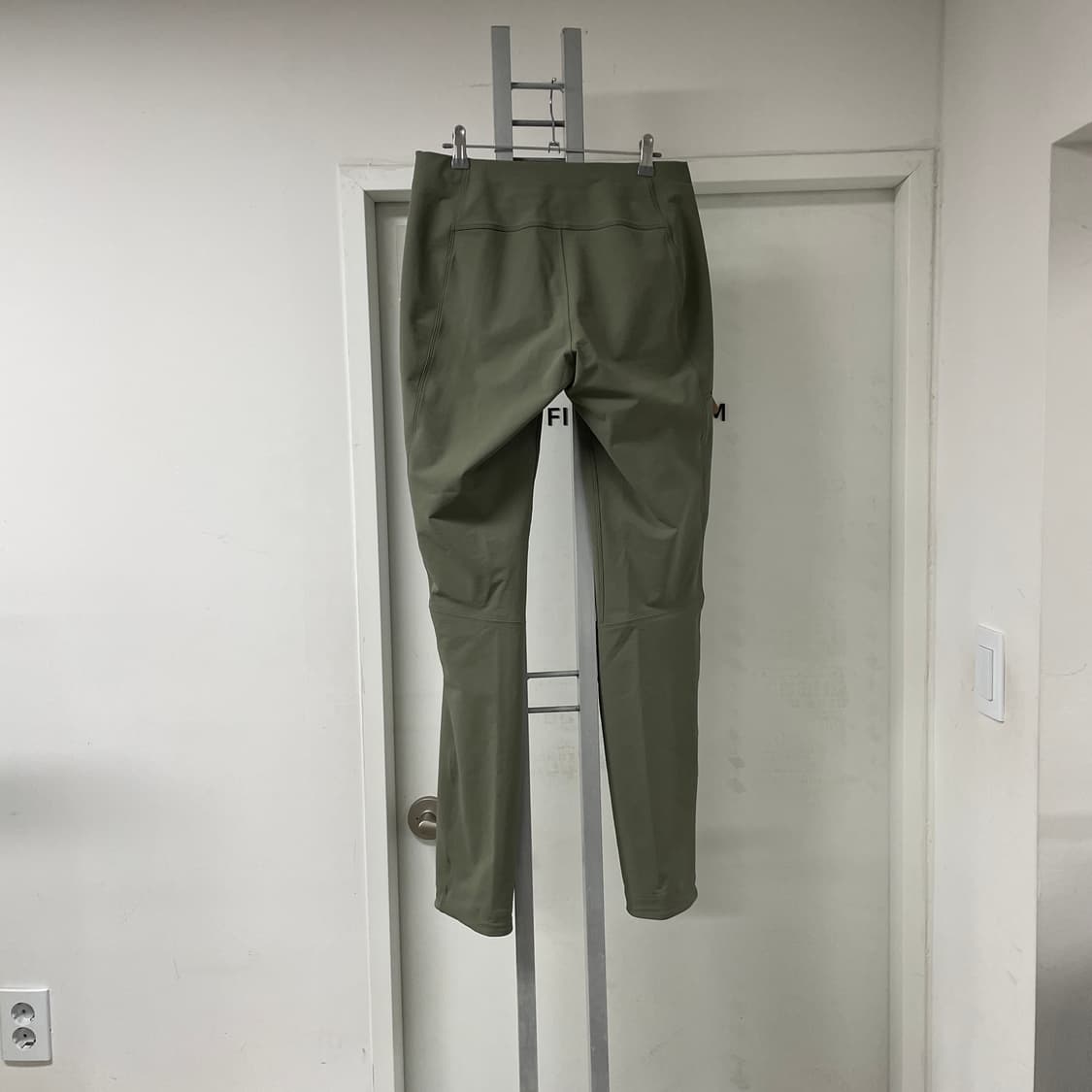 아크테릭스 카키 팬츠 28 상품이미지6