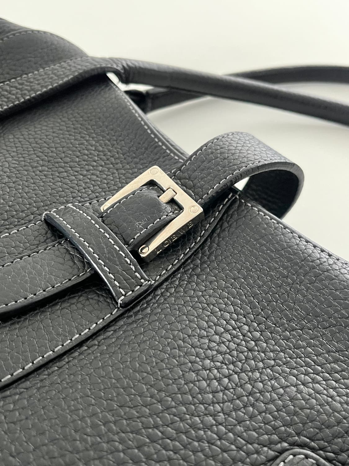 LOEWE 로에베 버클 레더 숄더백 상품이미지4