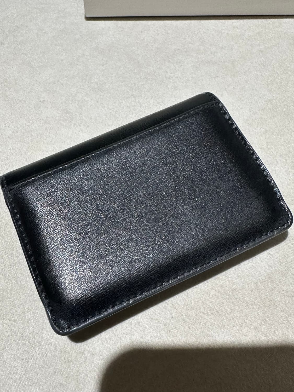 셀린느 플랩 트리옹프 카드 지갑 샤이니 카프스킨 상품이미지4