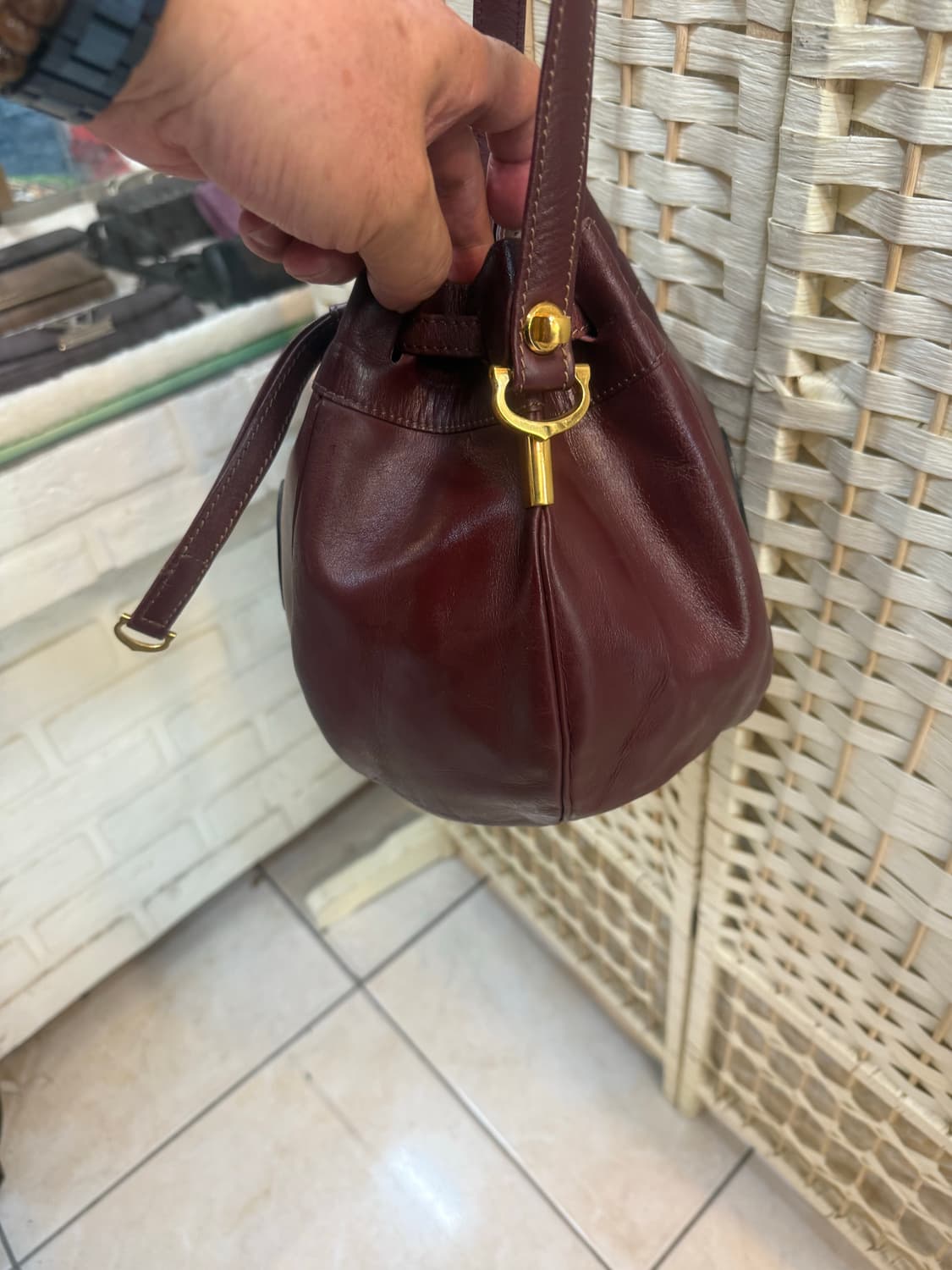 정품 까르띠에 버킷백 팝니다 상품이미지3