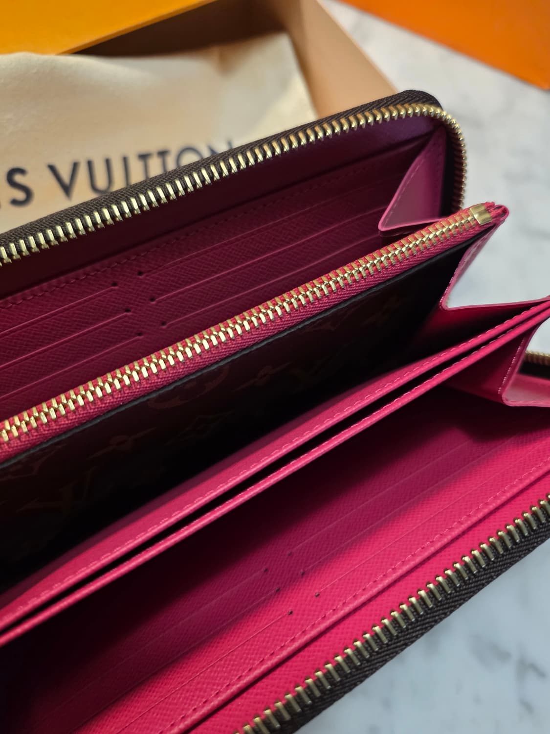 루이비통 2023 크리스마스 지피 월릿 한정판 (정품 세제품) 상품이미지3
