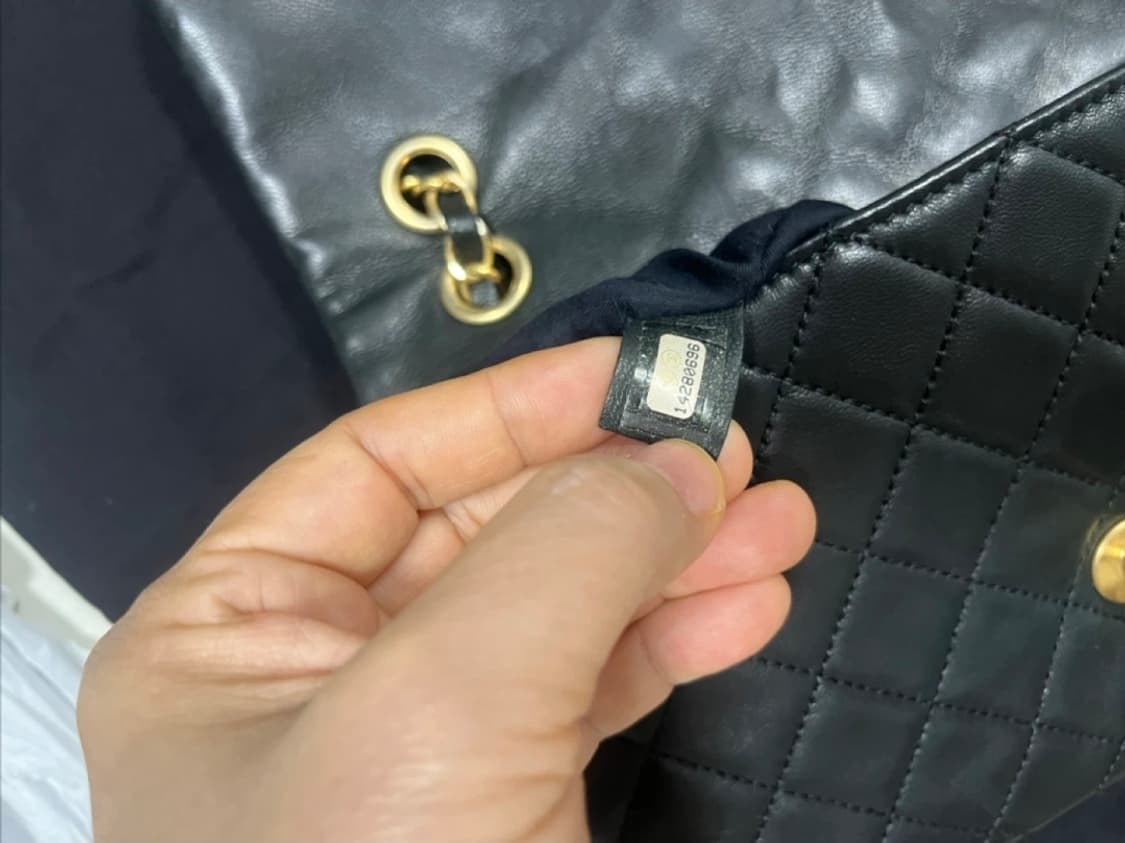 정품/풀셋] 샤넬 14번대 발렌타인 참 한정판 클래식 플랩백 (미디엄) 상품이미지3