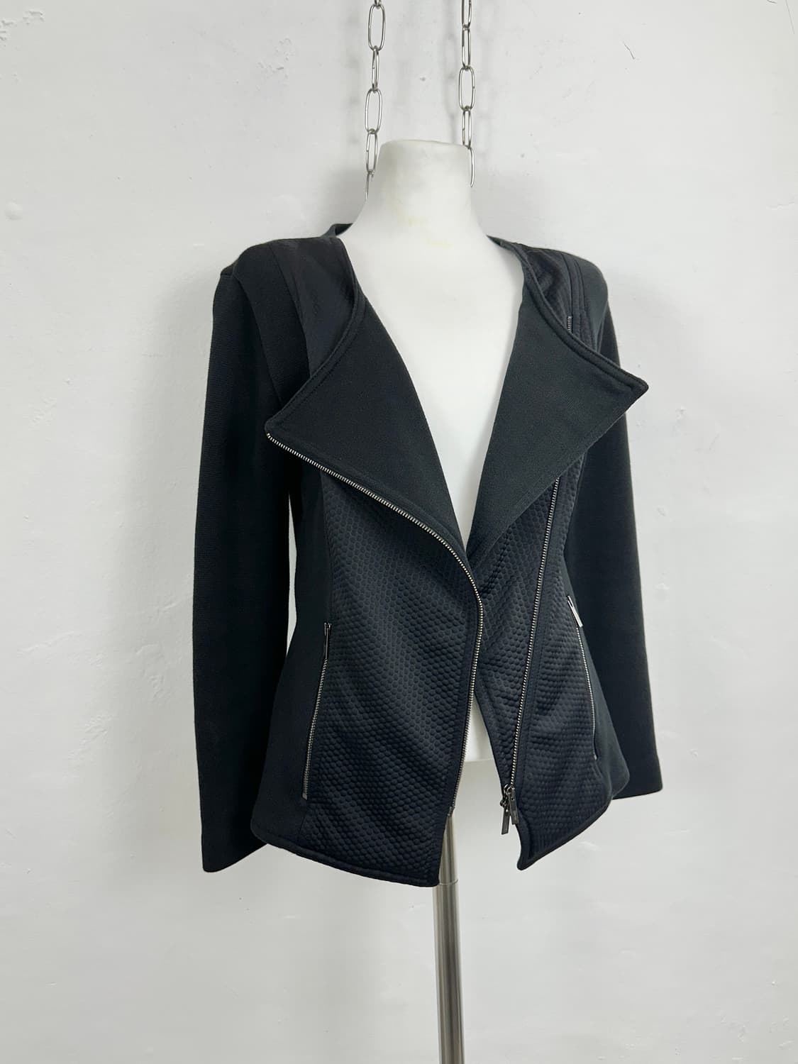 Armani Collezioni Asymmetric Embossed 2- 상품이미지2