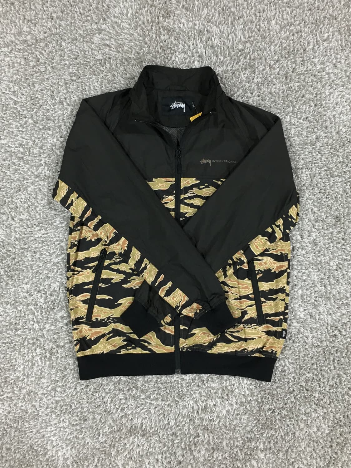 스투시 블랙 카모 바람막이 상품이미지1
