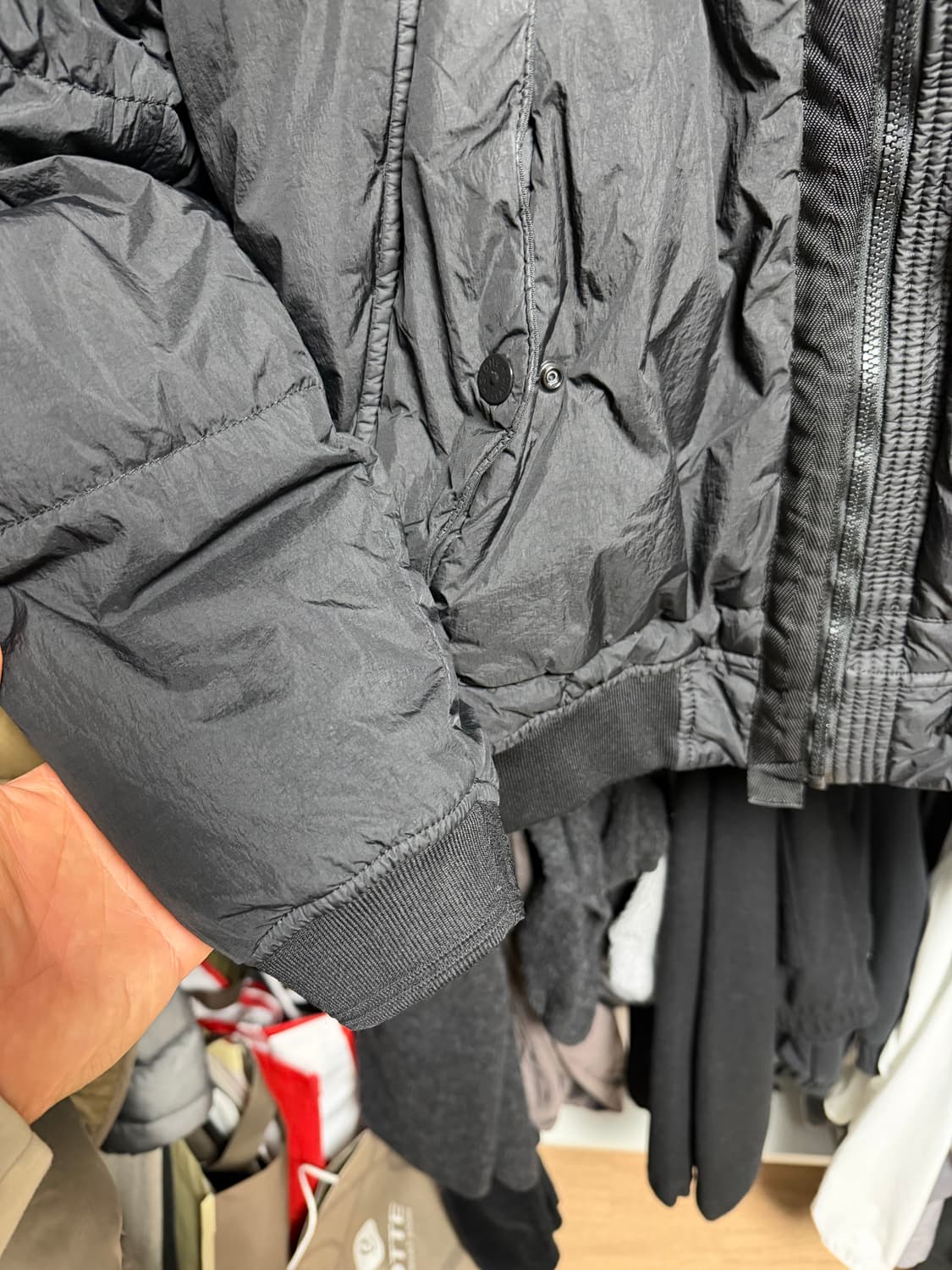 [L] 18fw 스톤아일랜드 블랙 크링클랩스 숏 패딩 상품이미지3