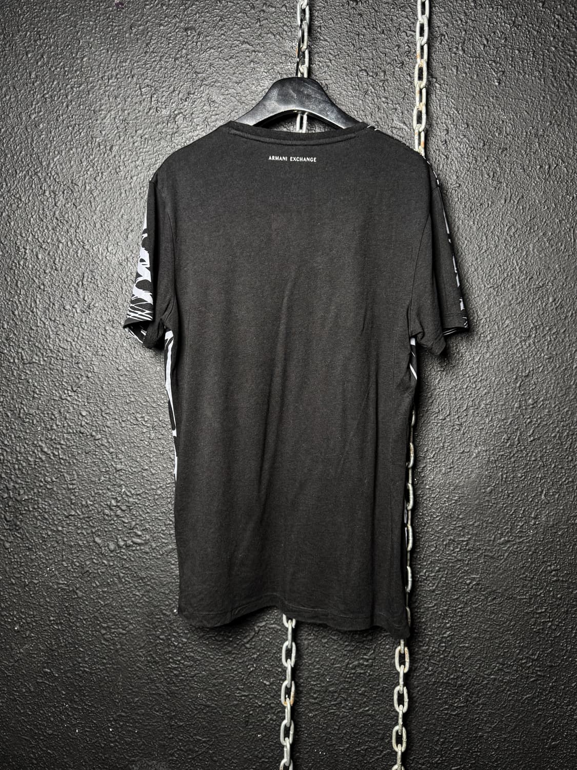 Armani Exchange – Graphic V-Neck T-Shirt 상품이미지10