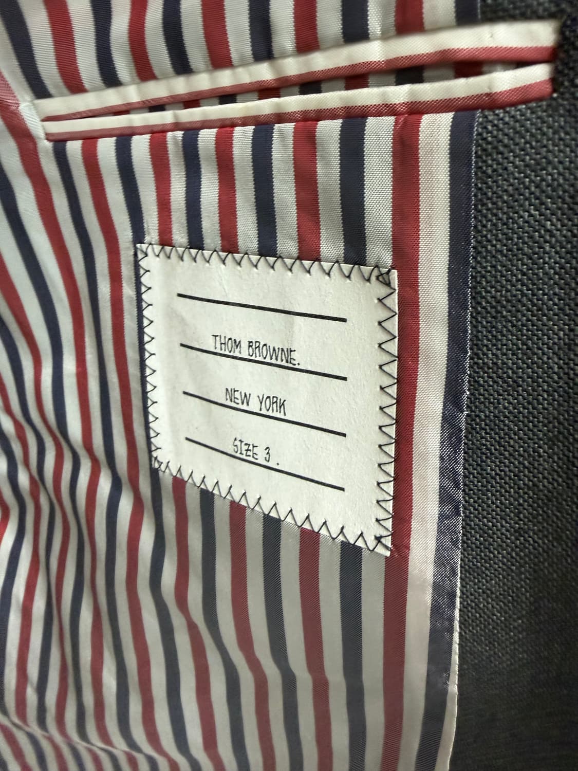 톰브라운 체스트 필드 사선 코트 (95)  상품이미지7