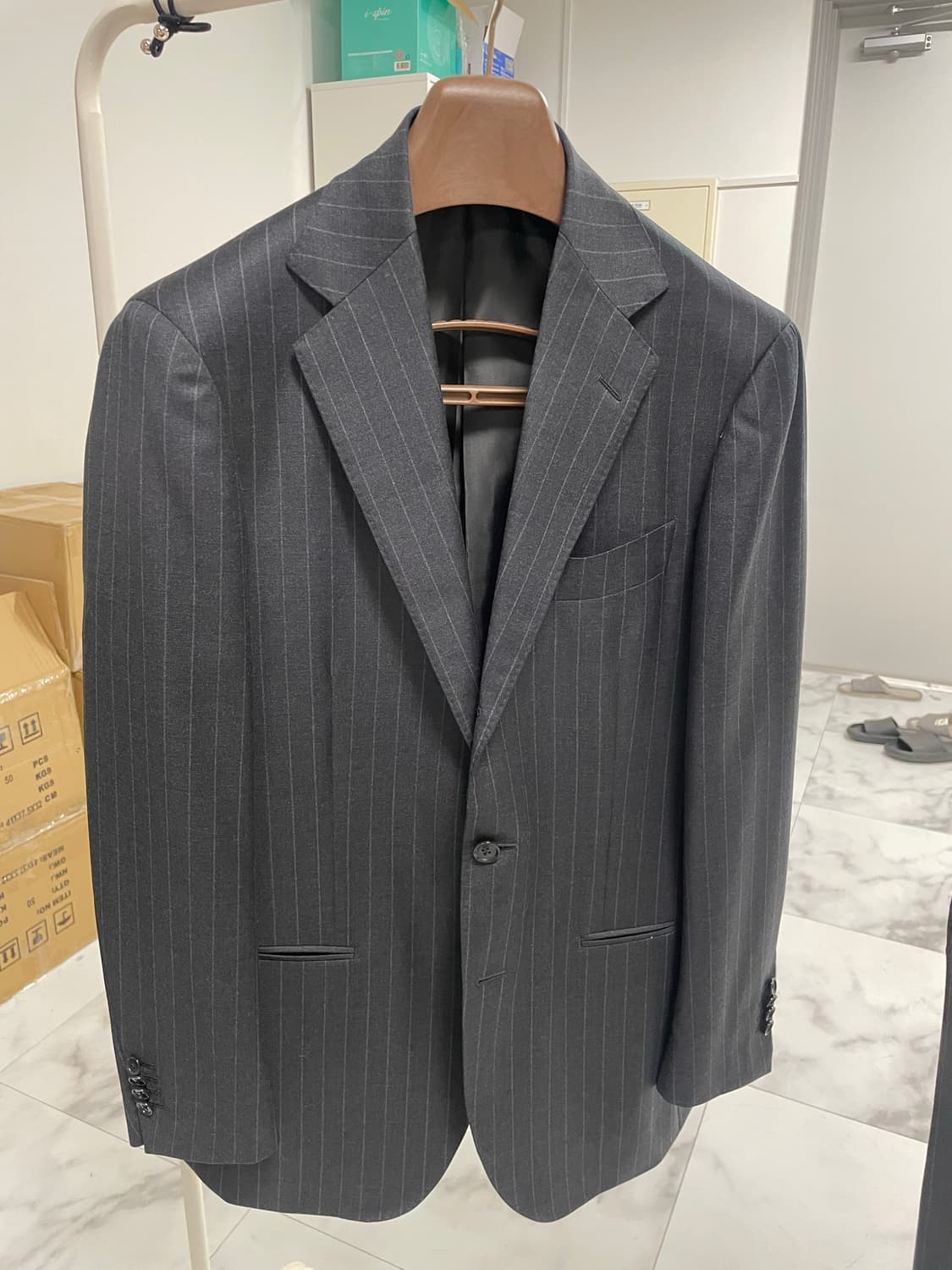 안드레아서울/링자켈 까노니꼬 차콜그레이 스트라이프 수트 / 48(100) 상품이미지1