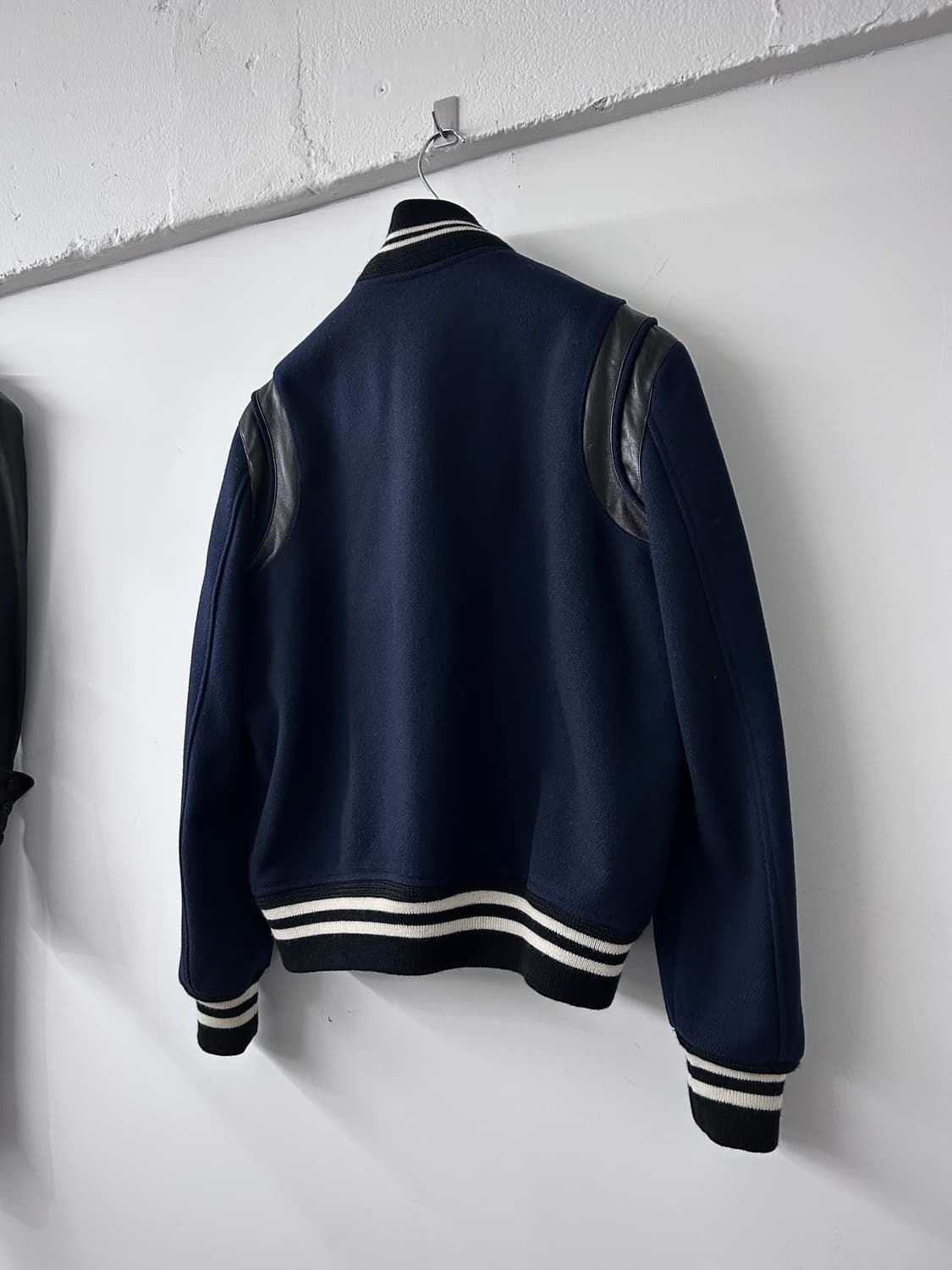 생로랑 14fw 에디 레더 판넬 바시티 자켓 상품이미지4