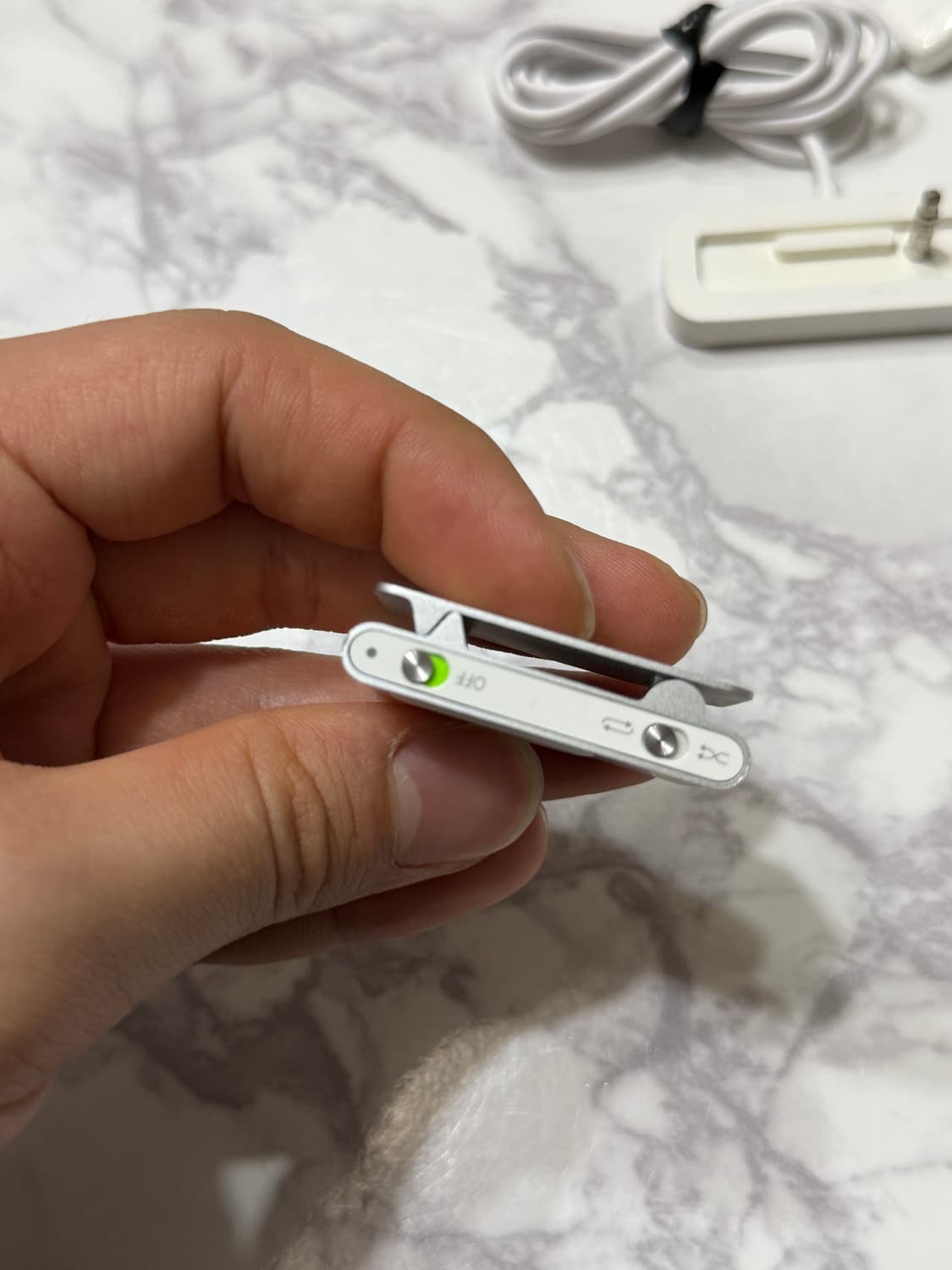 애플 아이팟 셔플 실버2 + 충전케이블 상품이미지7