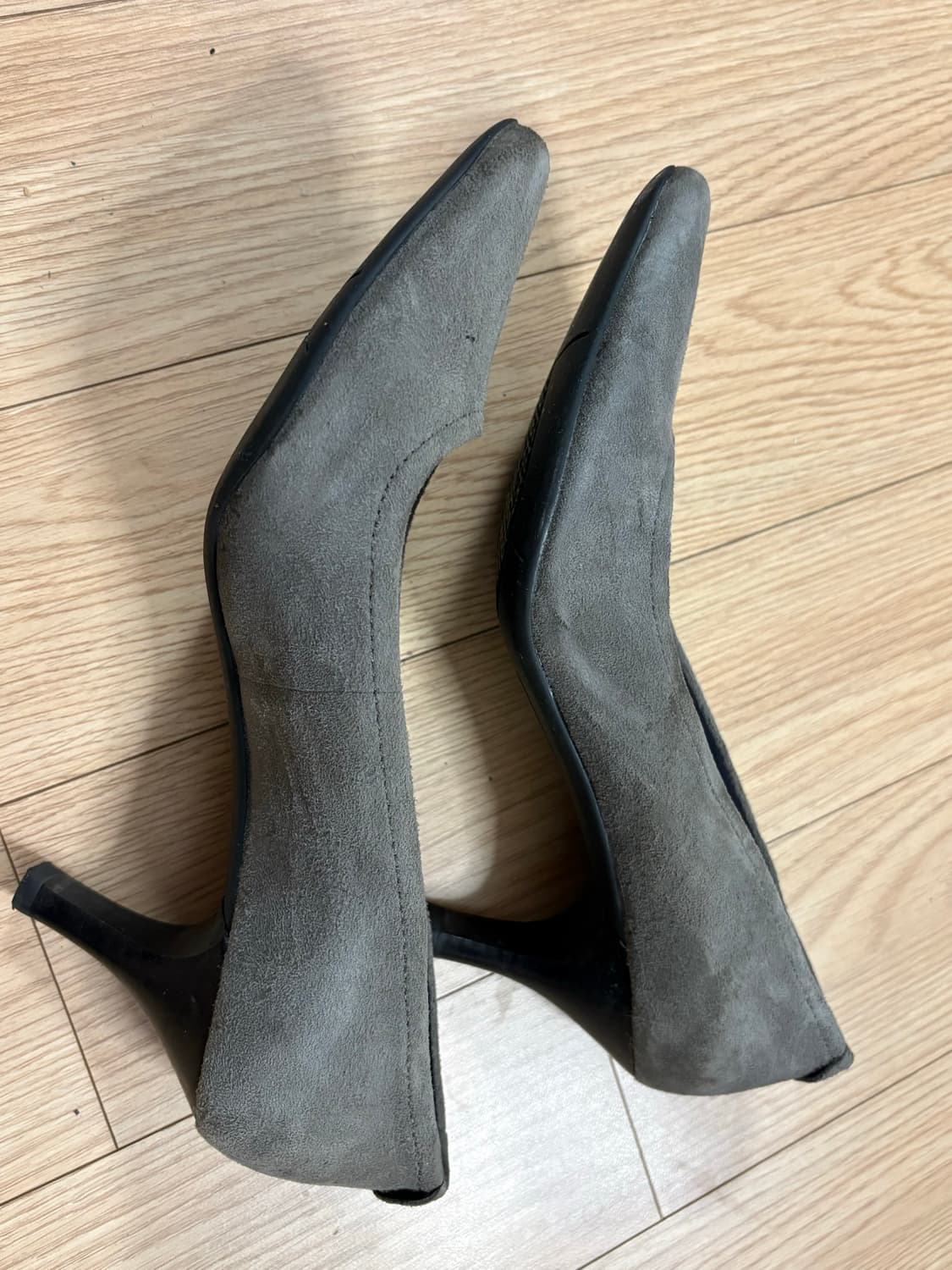 락포트 그레이 스웨이드 펌프스(굽6cm) 상품이미지3