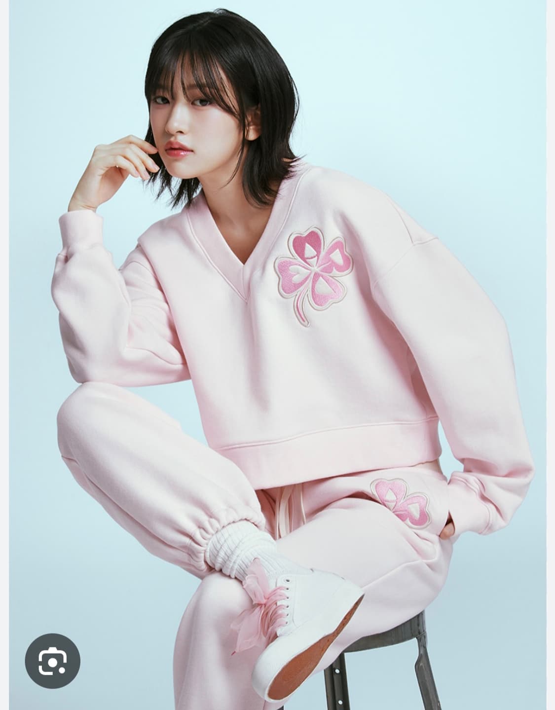 (24년) 마르디메크르디 크롭 브이넥 스웻셔츠 맨투맨  상품이미지1