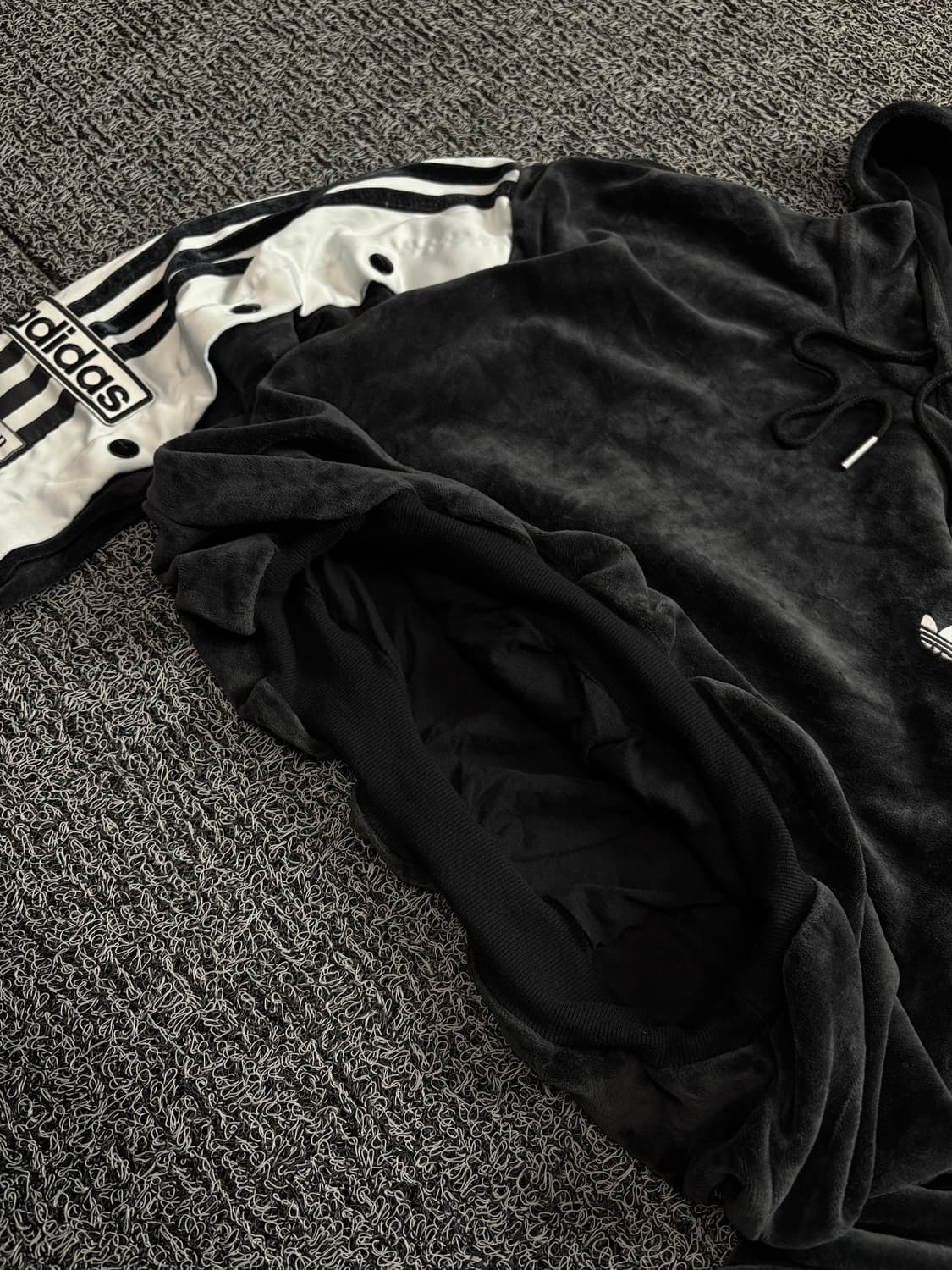 아디다스 사이드 스냅 버튼 벨벳 크롭 트랙 후드 1602 상품이미지3