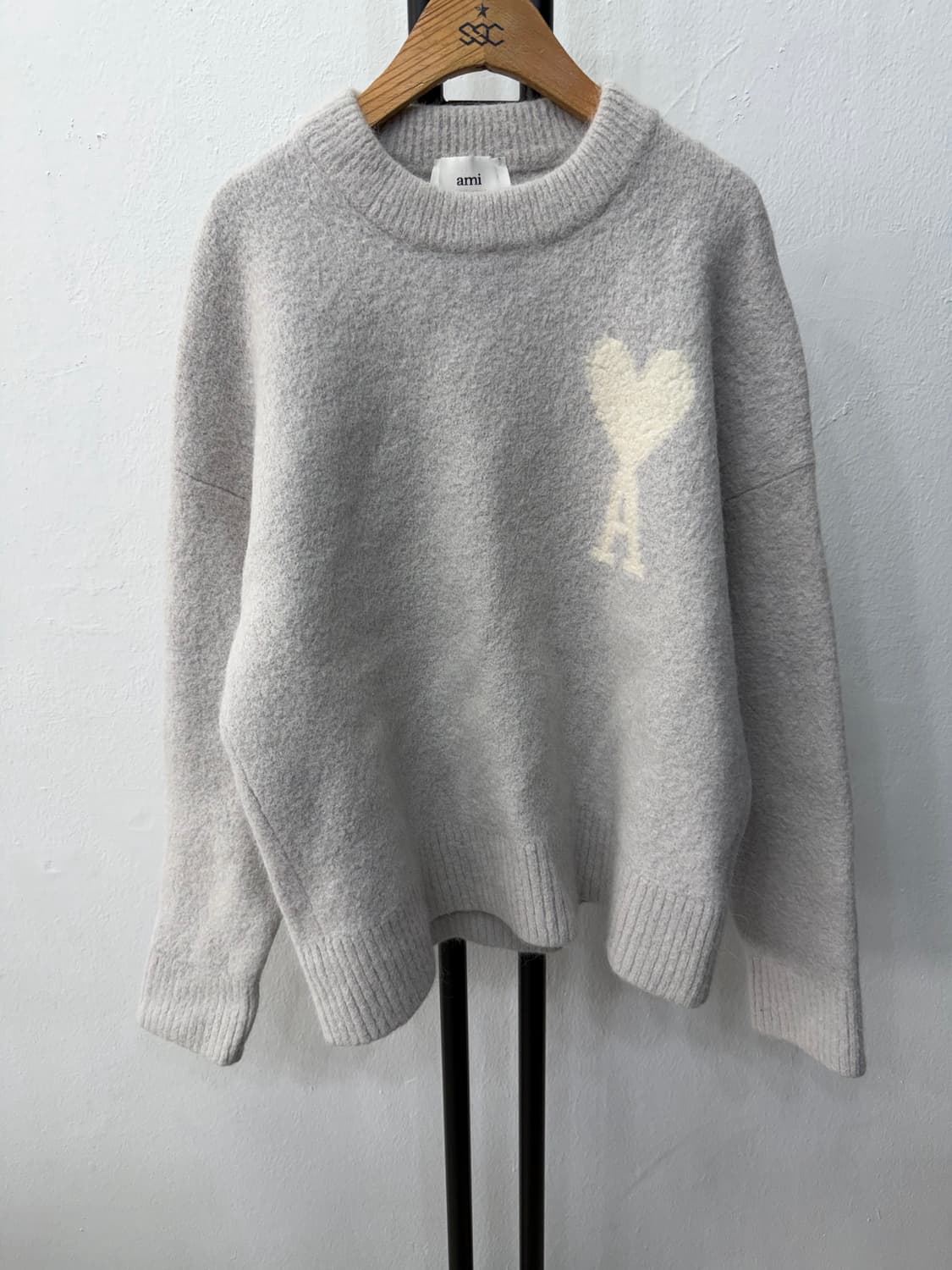 매장판정품) AMI 아미 24ss 하트 로고 여성니트 L 상품이미지1