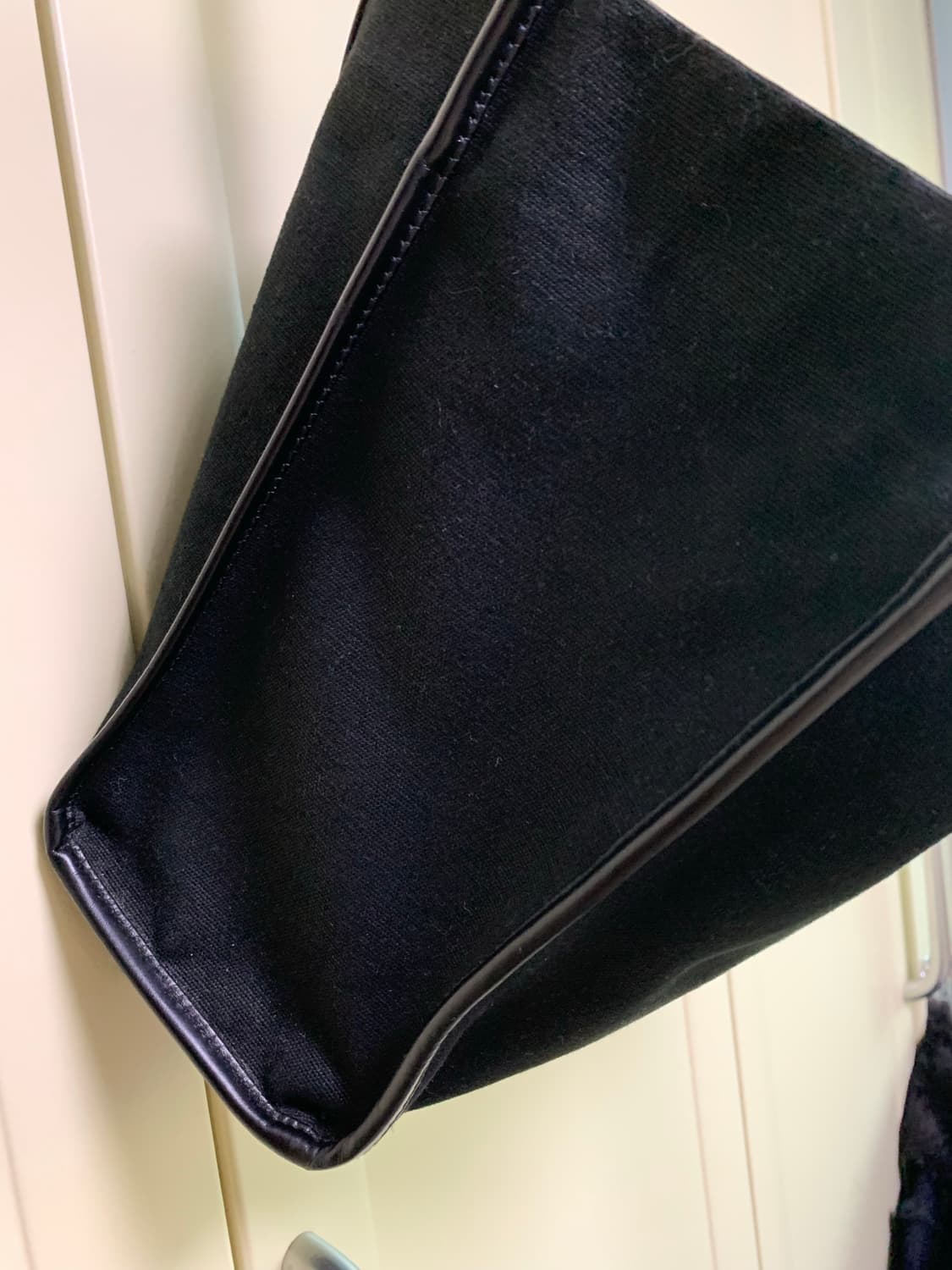 페라가모 블랙 숄더백. 정품 상품이미지8