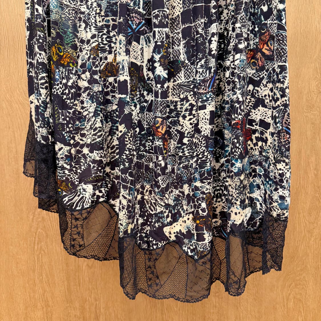 쟈딕 앤 볼테르 플리츠 롱 스커트 레이스 밑단 나비 패턴 디테일 상품이미지5