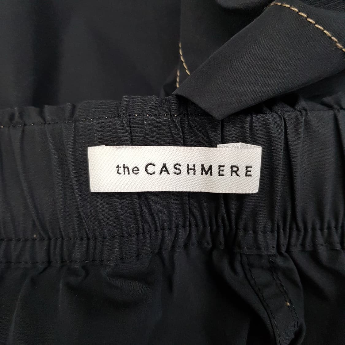 한섬 더캐시미어 2022 블랙 빅포켓 플레어 스커트 67-94사이즈 상품이미지6