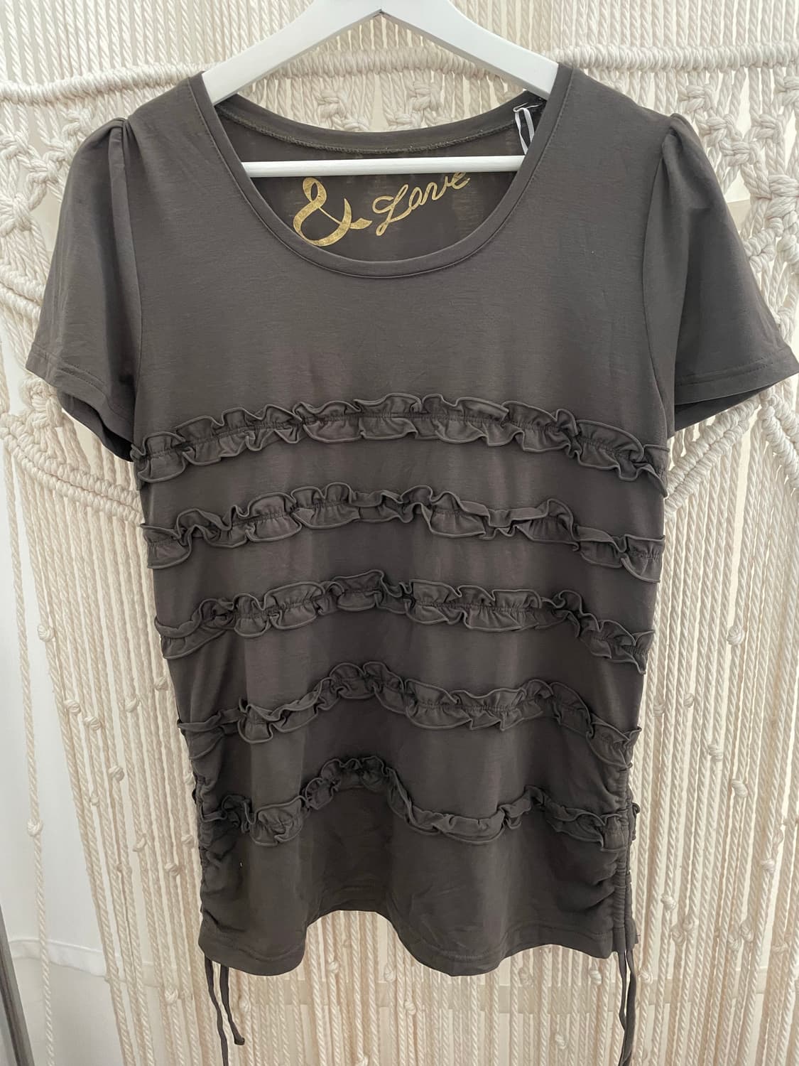 다크 그레이 프릴 반팔 티셔츠 상품이미지1