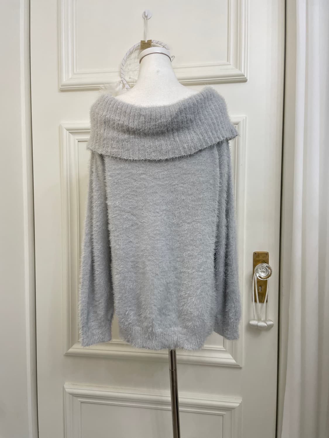 fog blue shaggy off-shoulder over sweate 상품이미지3