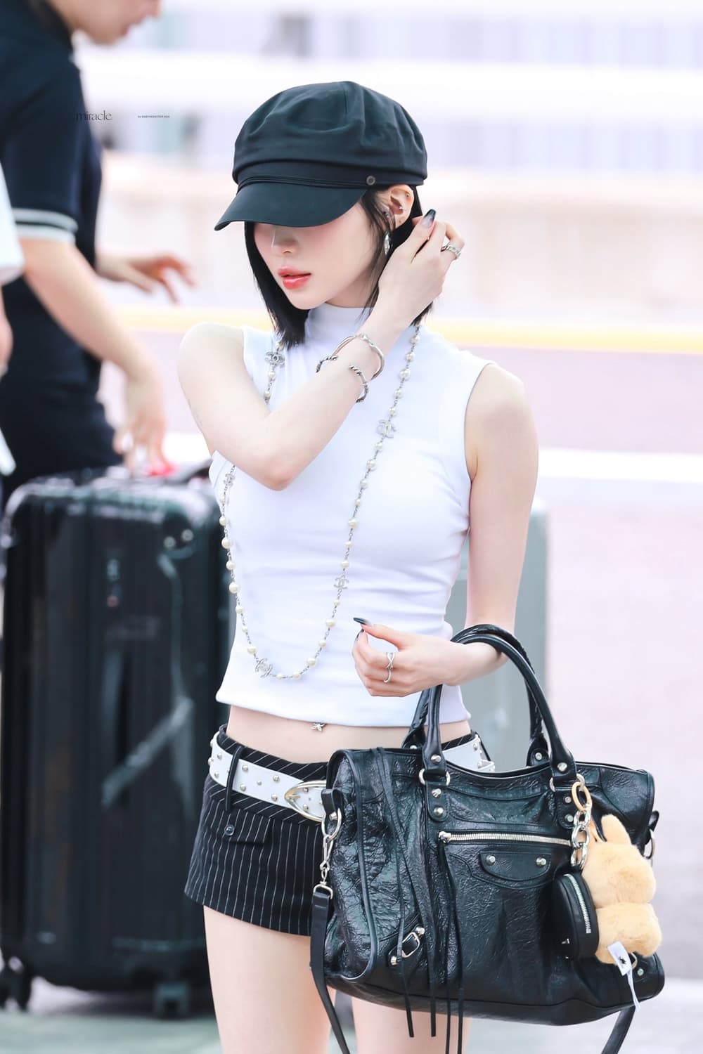 스컬프터 테일러드 마이크로 쇼츠 블랙 핀스트라이프 L 베이비몬스터 아사 상품이미지2