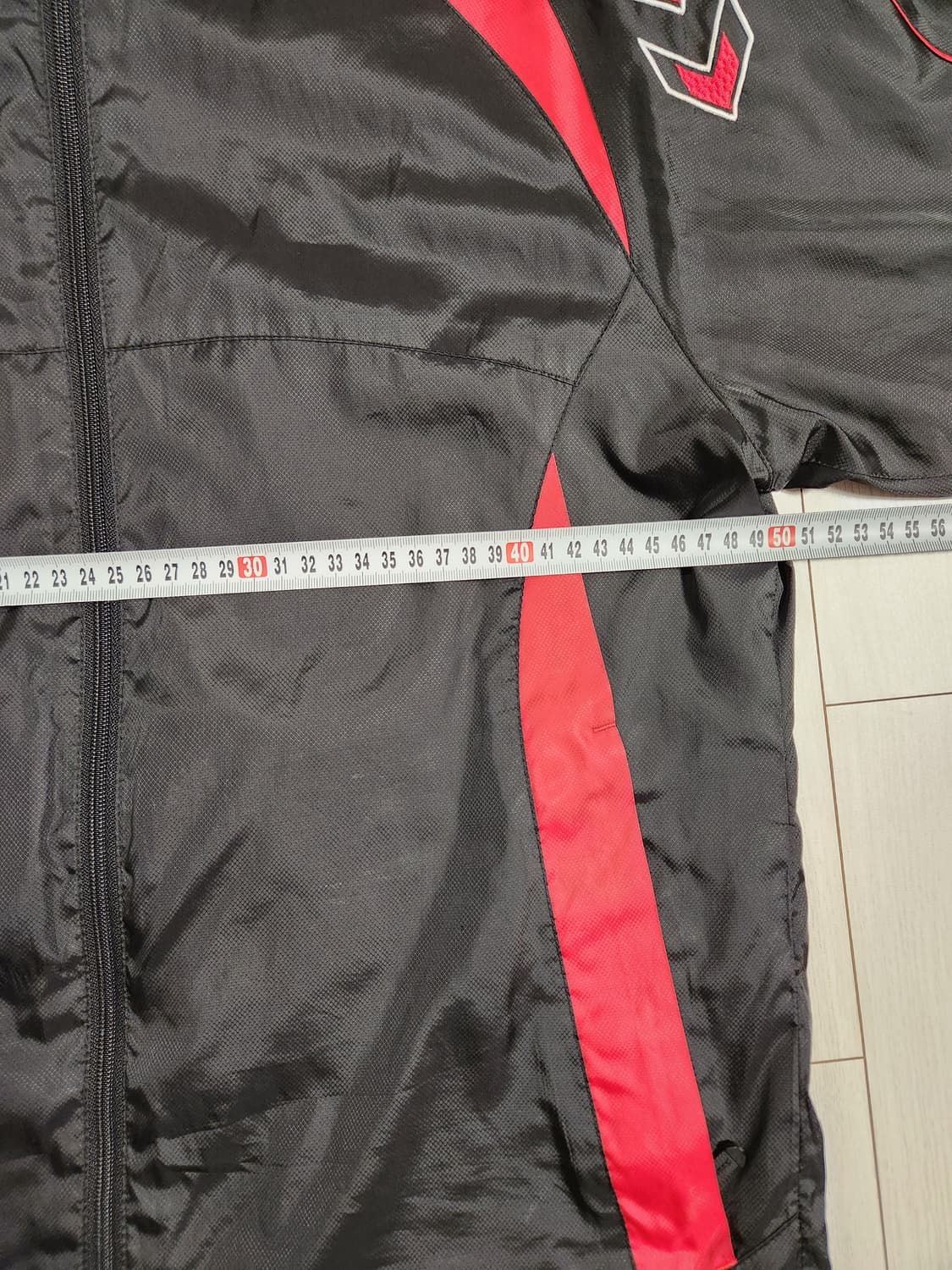 험멜 우븐집업 바람막이 사이즈m

오염없이 깨끗한데 소매 늘어남있어서 싸 상품이미지9