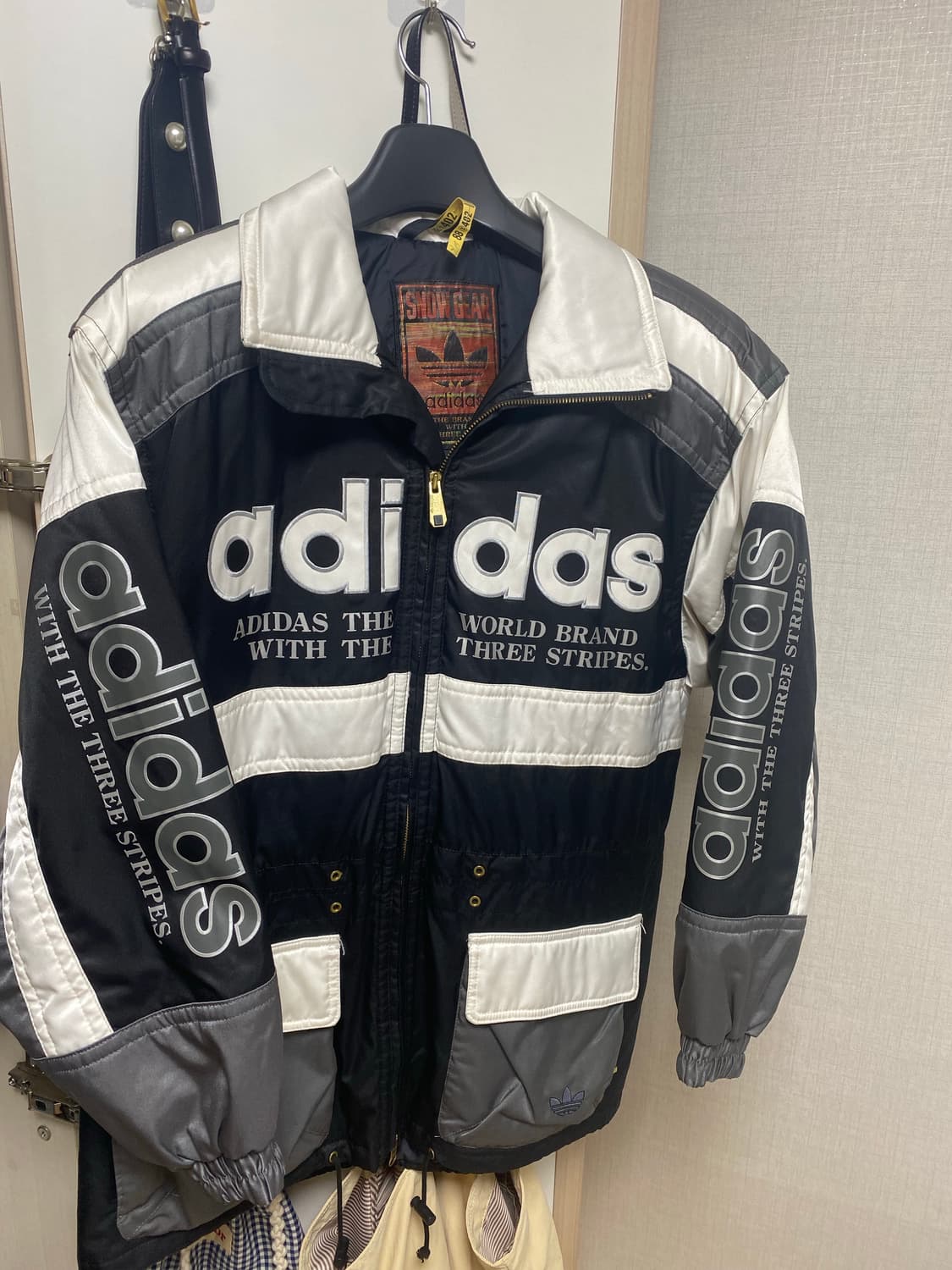 아디다스 올드스쿨 겨울점퍼 상품이미지1