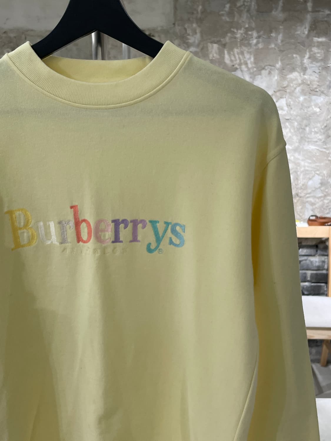 버버리 옐로우 폴리크롬 로고 크루넥 스웻 셔츠 상품이미지3