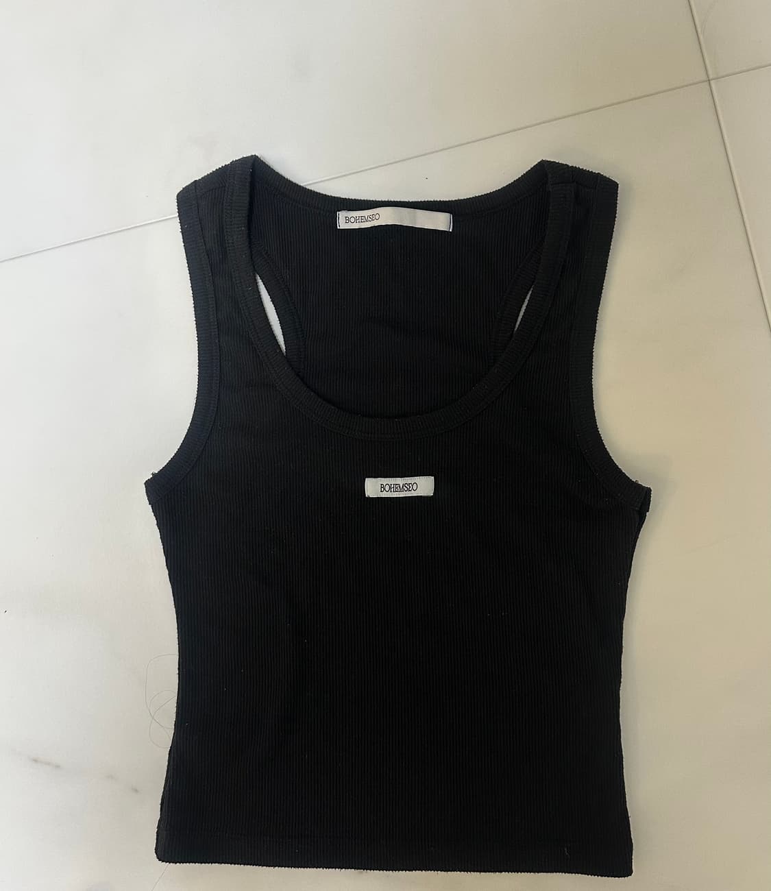 보헤미안 서울 베이직 슬리브리스 크롭 탑 블랙 상품이미지2