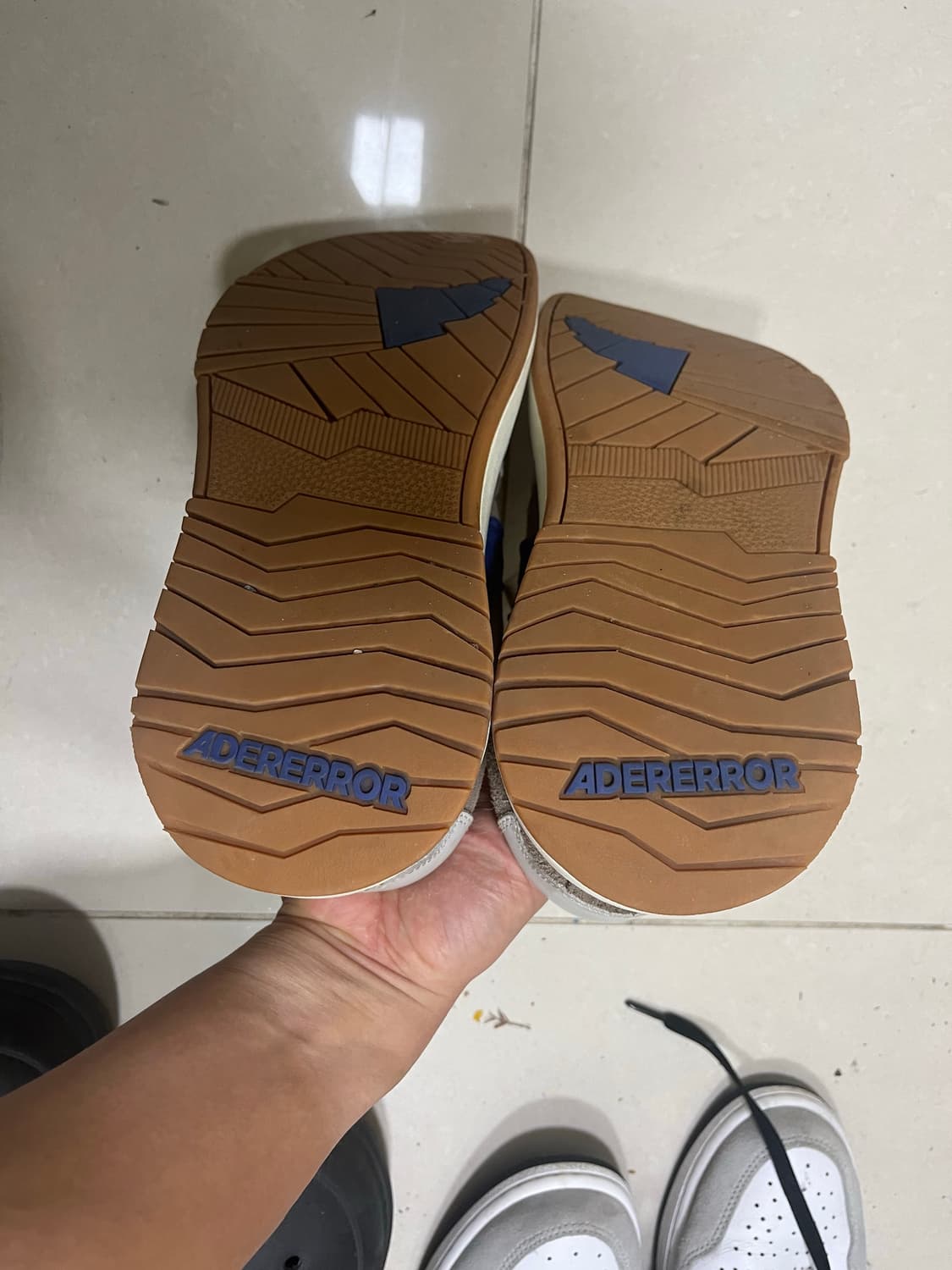 ADERERROR Torn low trainer (Grey/Brown)  상품이미지6