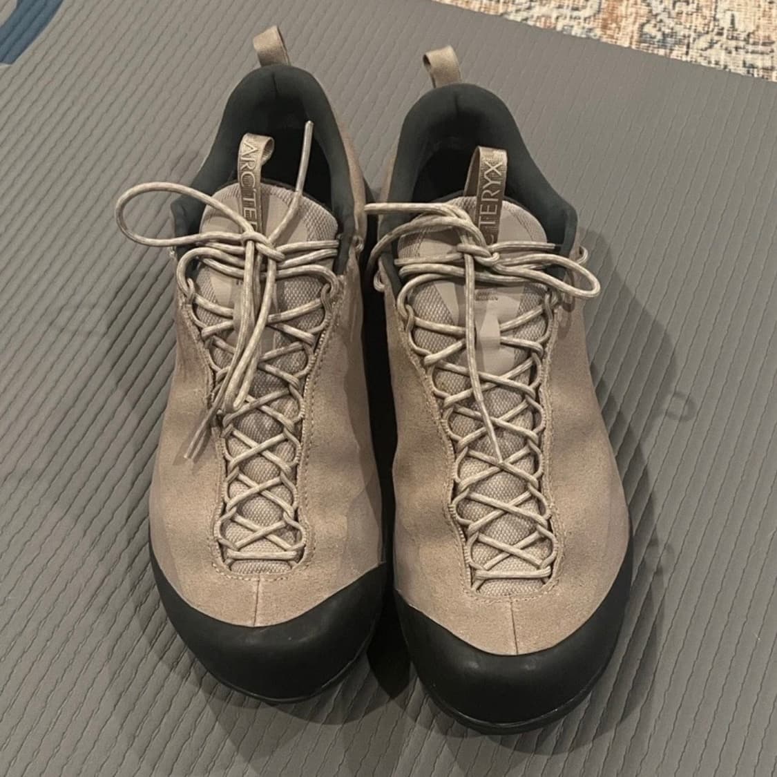 아크테릭스 컨실 fl 베이지블랙 사이즈255 상품이미지1