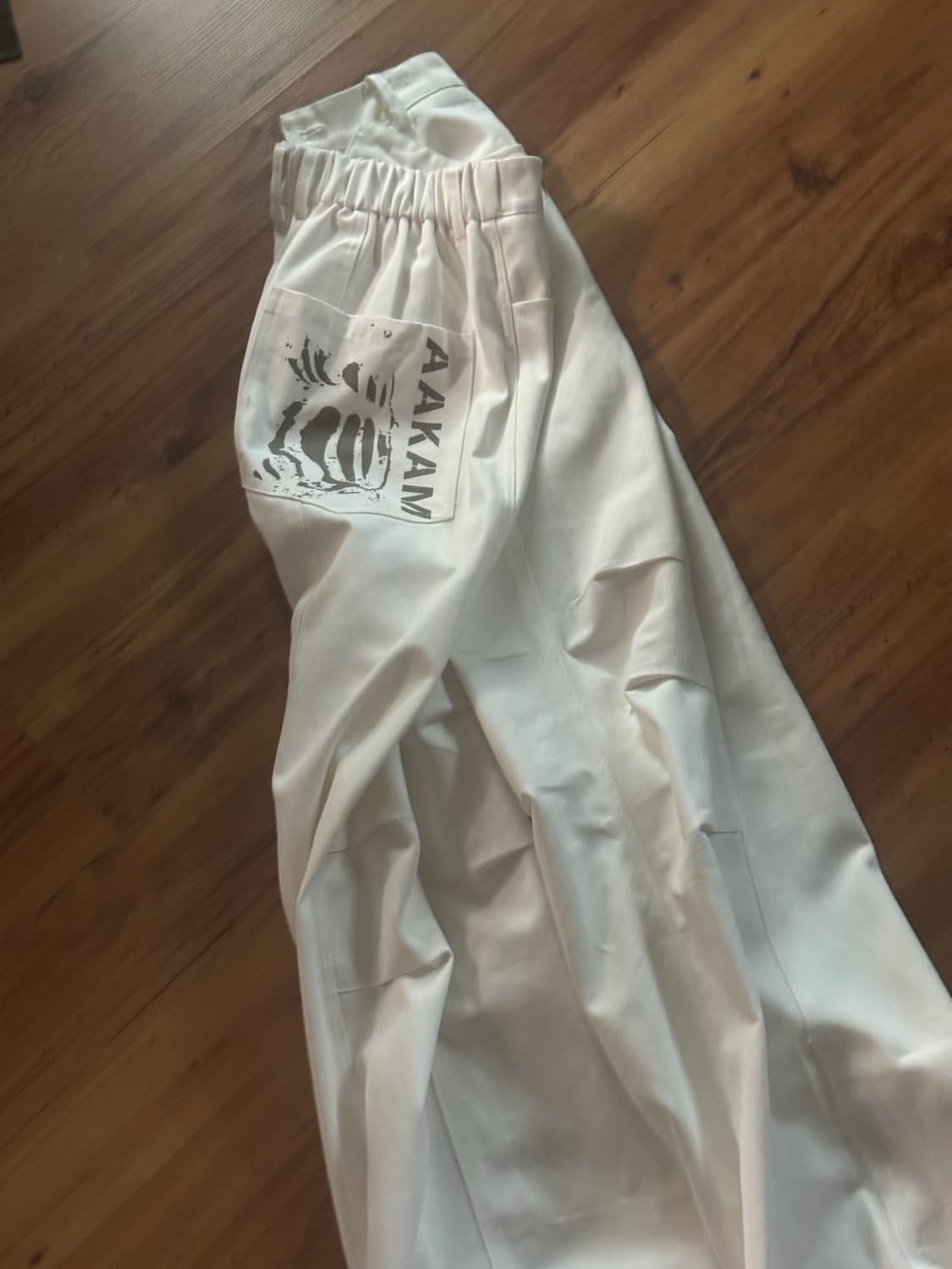 아캄바지 Knee Pin-tuck Printed Denim Pants 상품이미지1