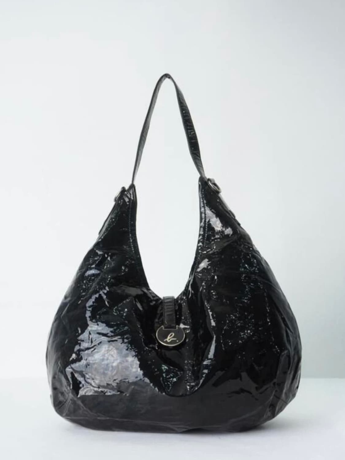 Agnes.b 블랙 에나멜 숄더백 상품이미지1