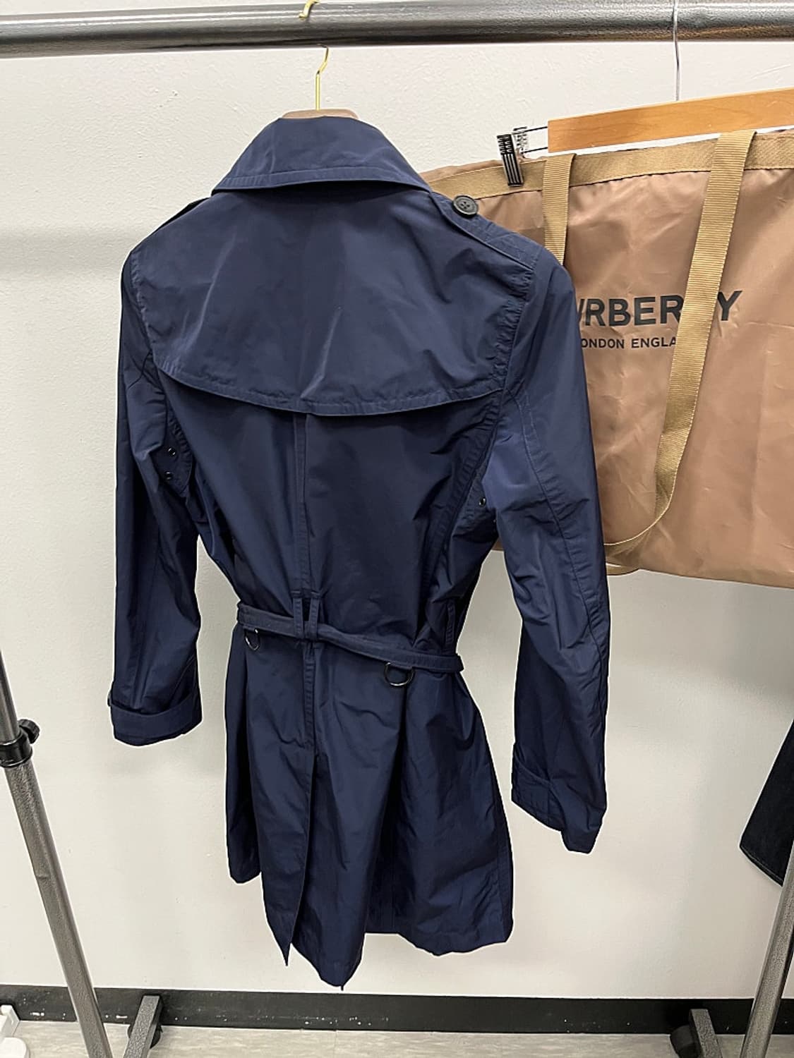 66) 버버리 네이비 폴리쉘 트렌치코트  상품이미지5