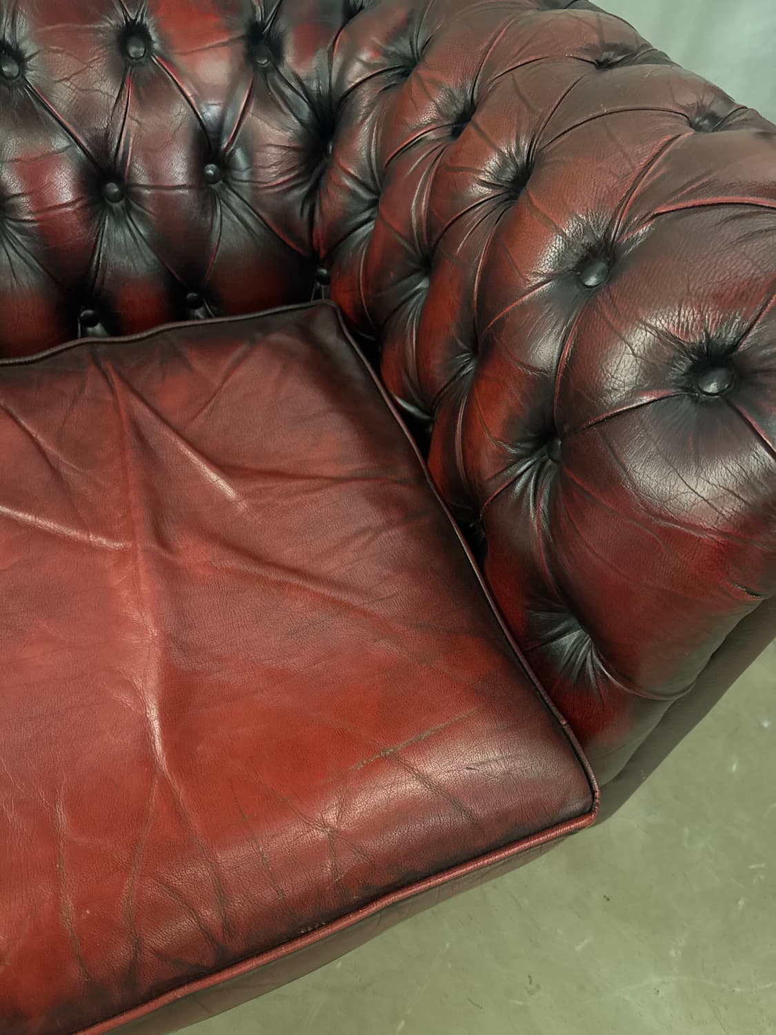 버건디 레드 체스터필드 빈티지소파 상품이미지10