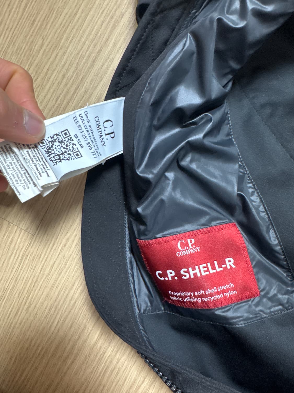 cp컴퍼니 바람막이 소프트쉘 상품이미지5