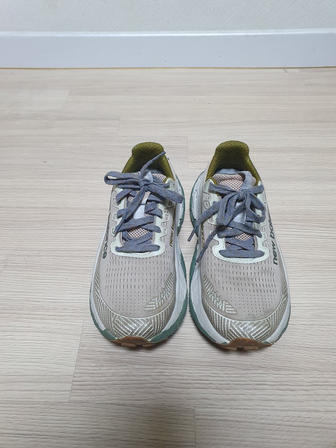 뉴발란스 프레쉬폼 모어 v3 트레일러닝화 260 상품이미지3