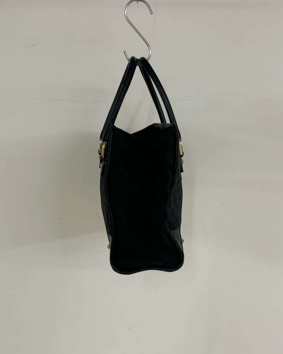 구찌 블랙 cc 캔버스 네일헤드 핸드백 상품이미지3