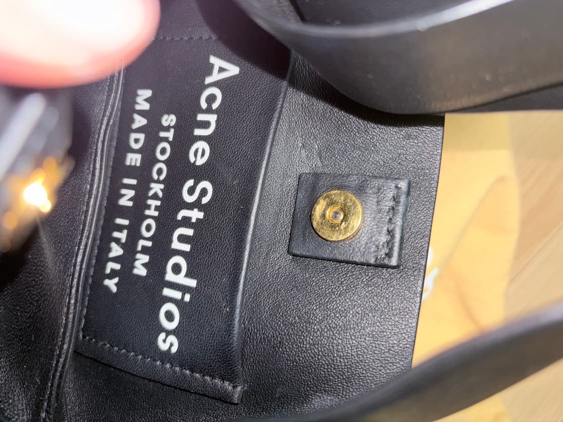 (정품)아크네 무스비 블랙 미니백  상품이미지6