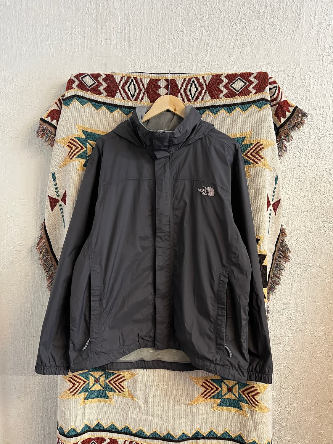 노스페이스 차콜 그레이 바람막이 L 상품이미지1