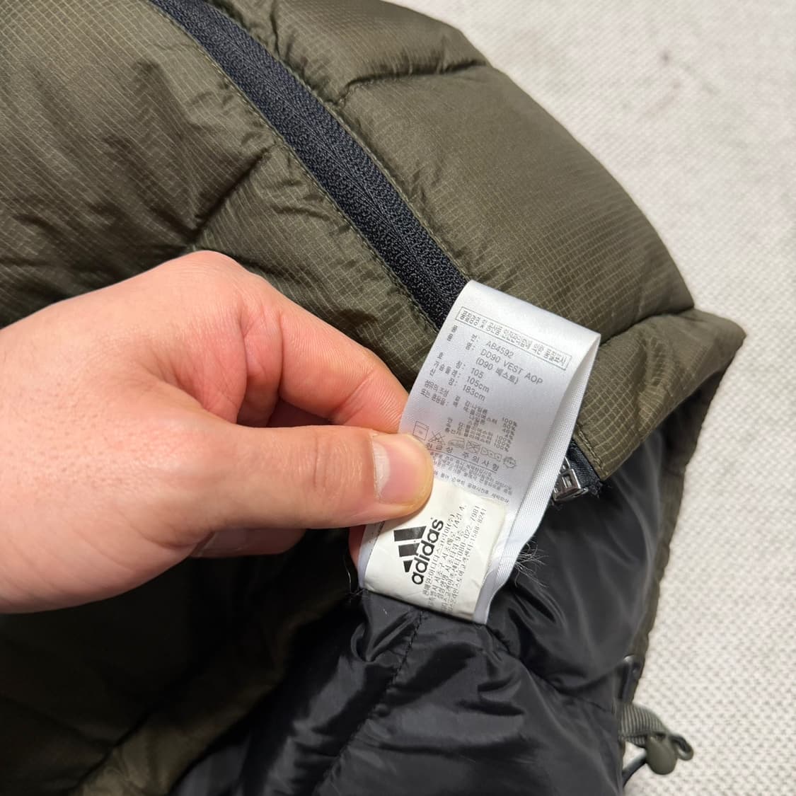 아디다스 카키 패딩 조끼 상품이미지6