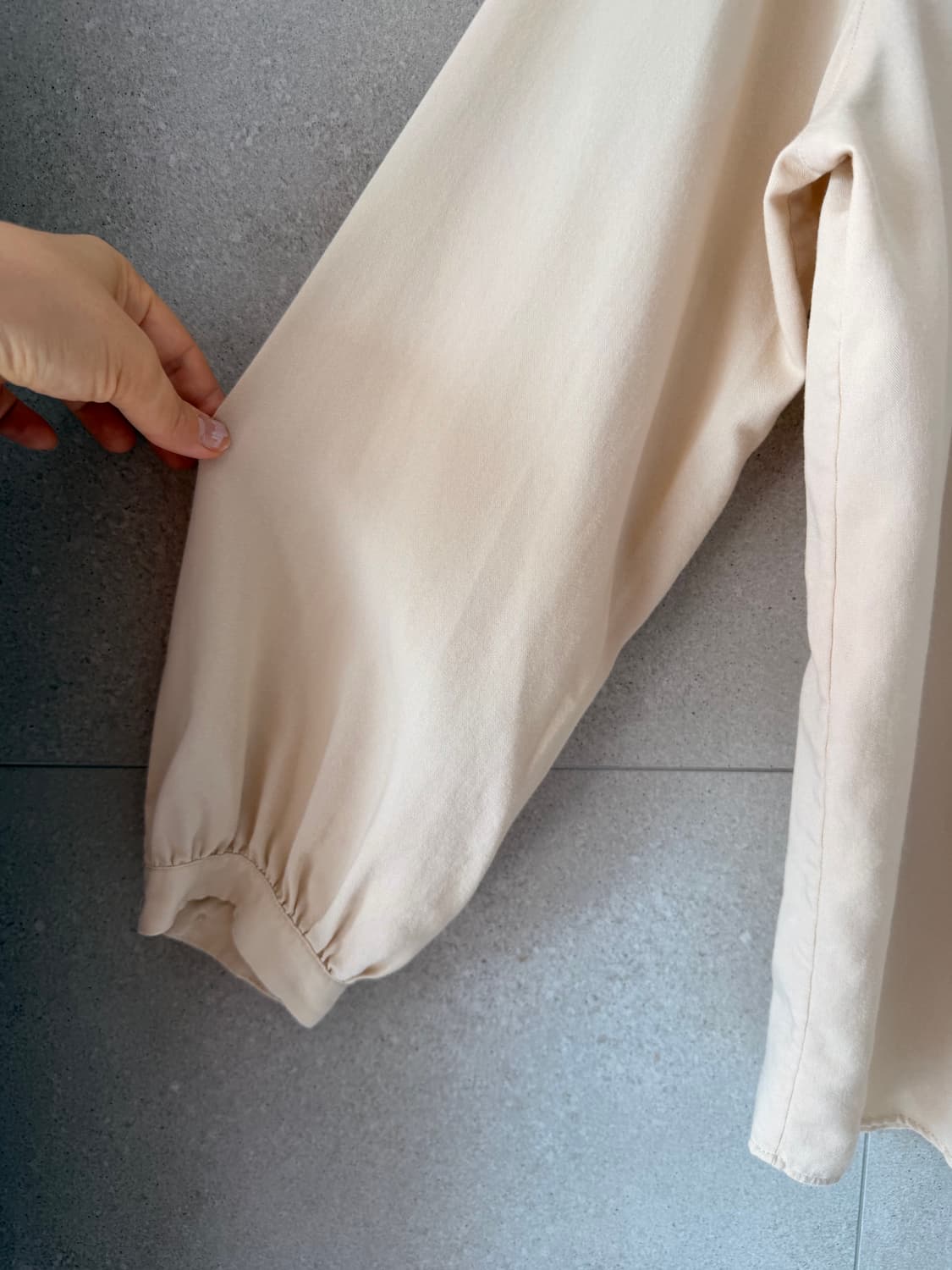 유니클로 노칼라 블라우스 아이보리 여성 촤르르 XL 상품이미지3