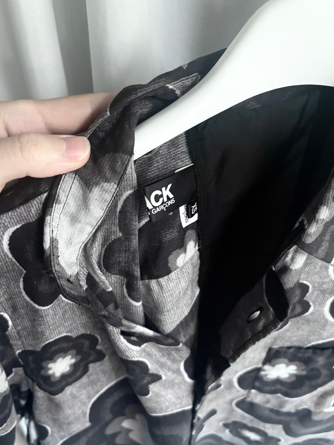 블랙 꼼데가르송 플라워 프린트 절개 셔츠 상품이미지6