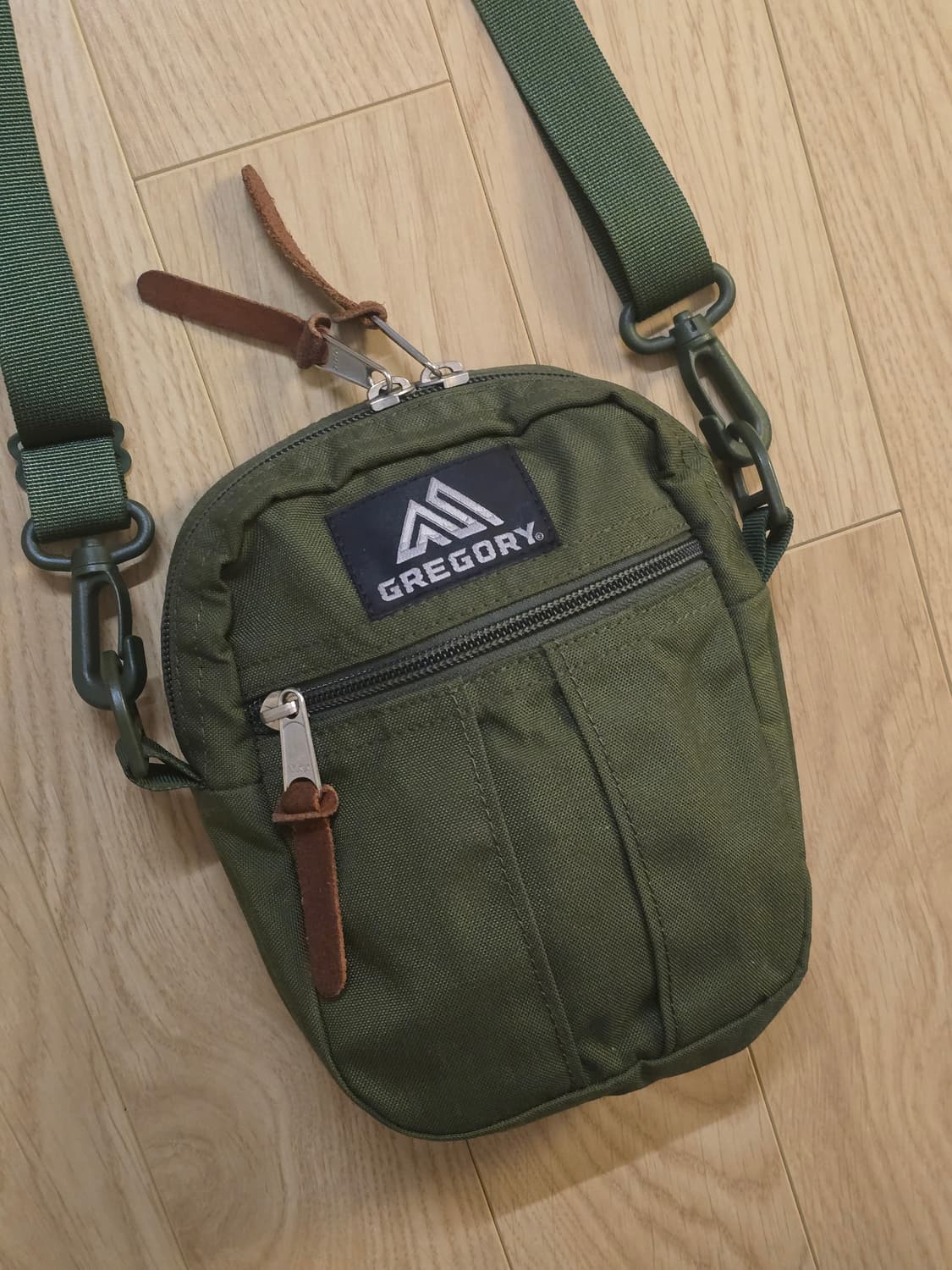 Gregory 그레고리 퀵 패티드 포켓 크로스백 카키 상품이미지2