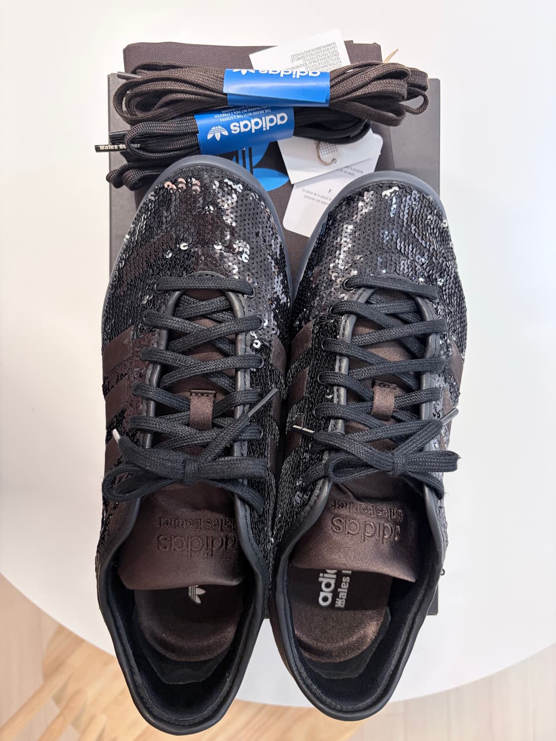 아디다스 웨일즈보너 카린타 시퀸 265사이즈 상품이미지1