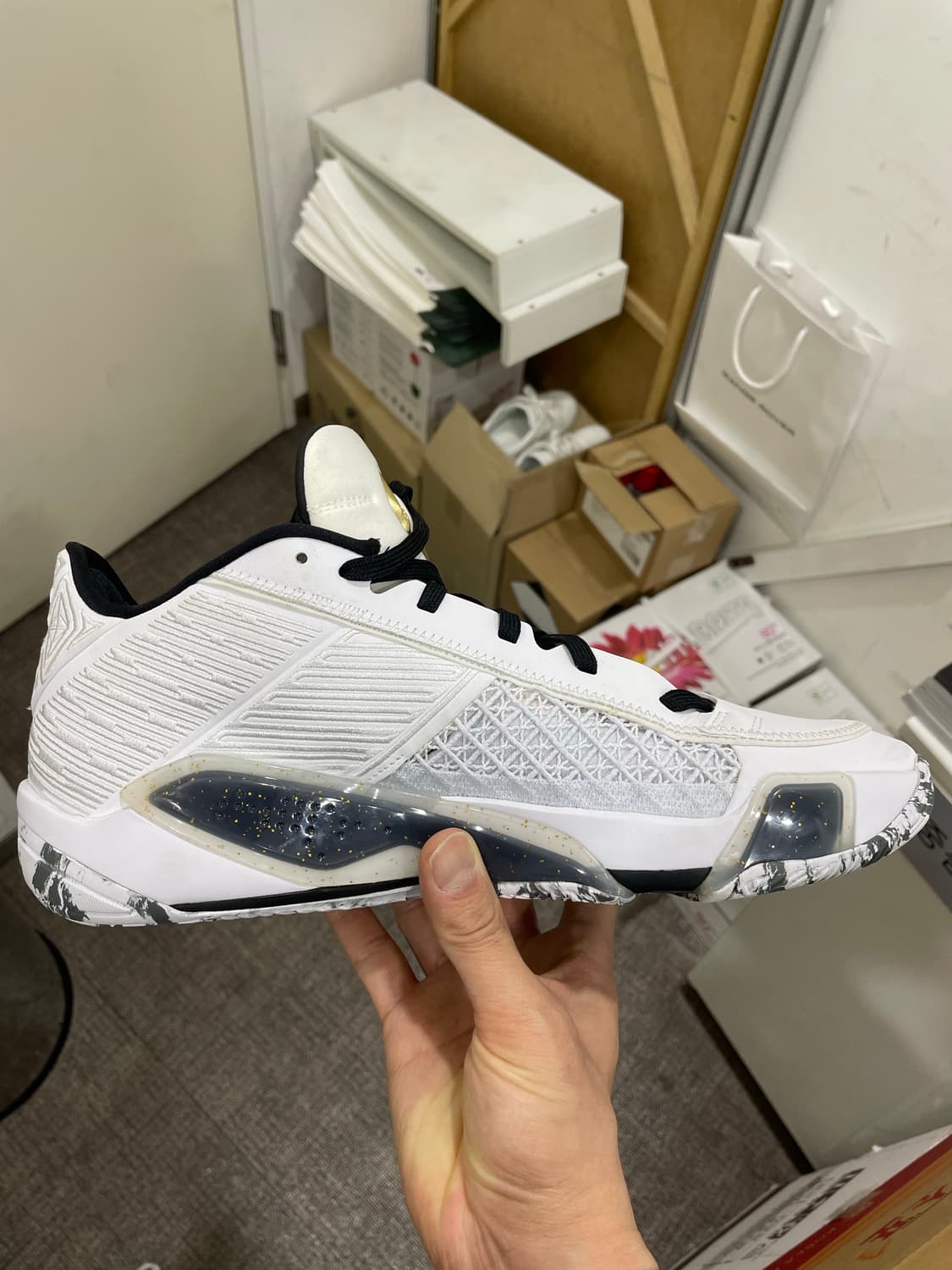 조던38로우 295 사이즈 화이트블랙 팝니다. 상품이미지4