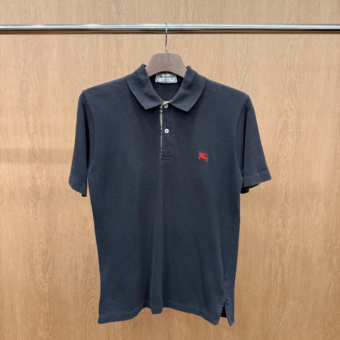 버버리 카라 반팔 피케 티셔츠 자수 로고 디테일 기본핏 블랙 상품이미지2