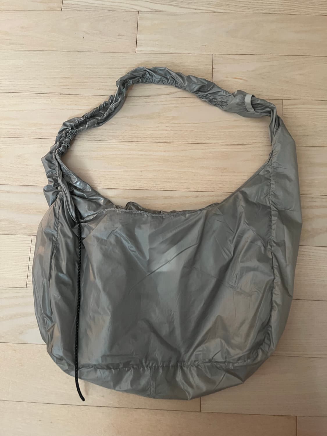 로아 LAKI PACKABLE KNOT BAG-SILVER 상품이미지2