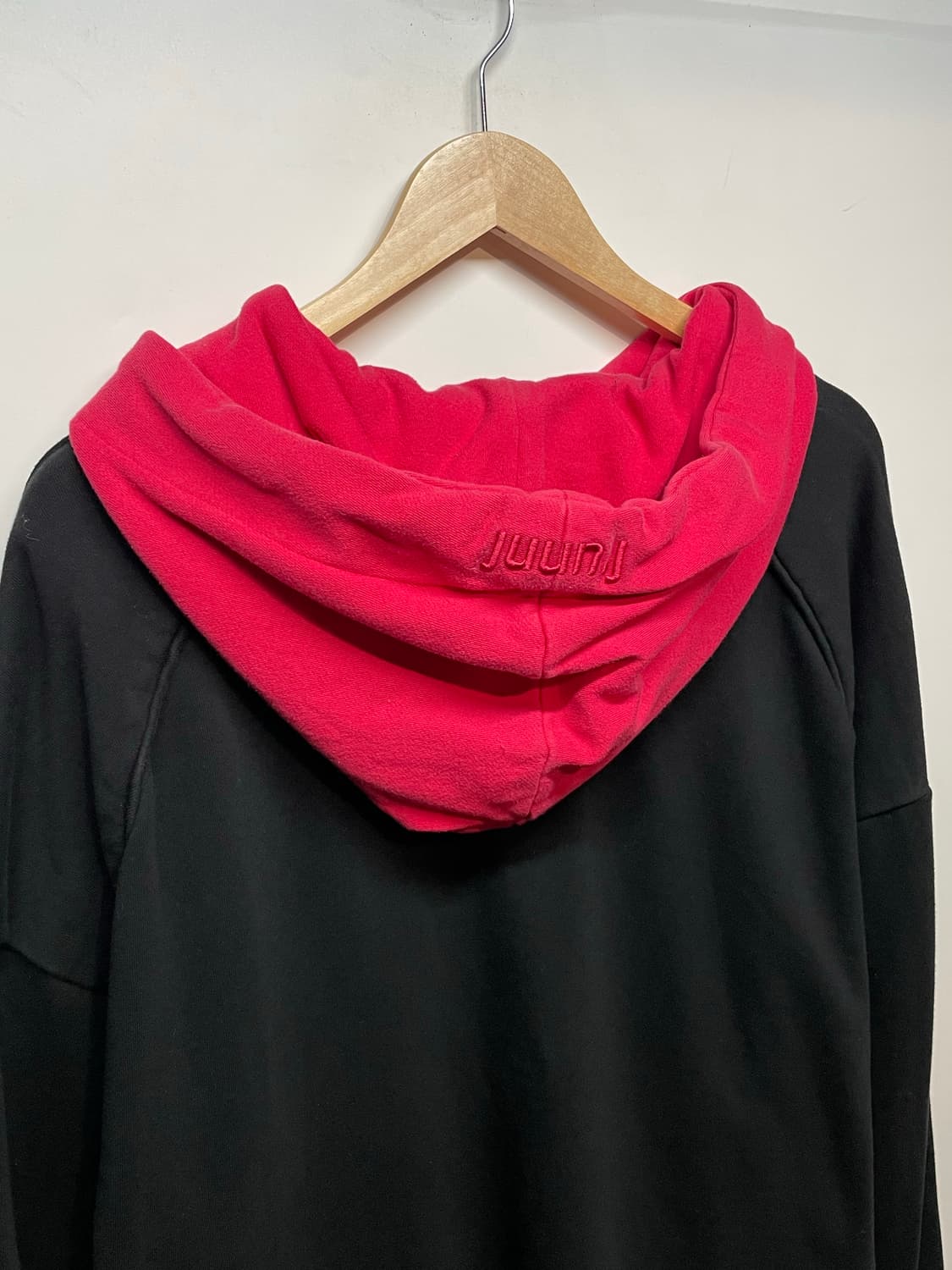 Juun.J 블랙 레드 후드 상품이미지6