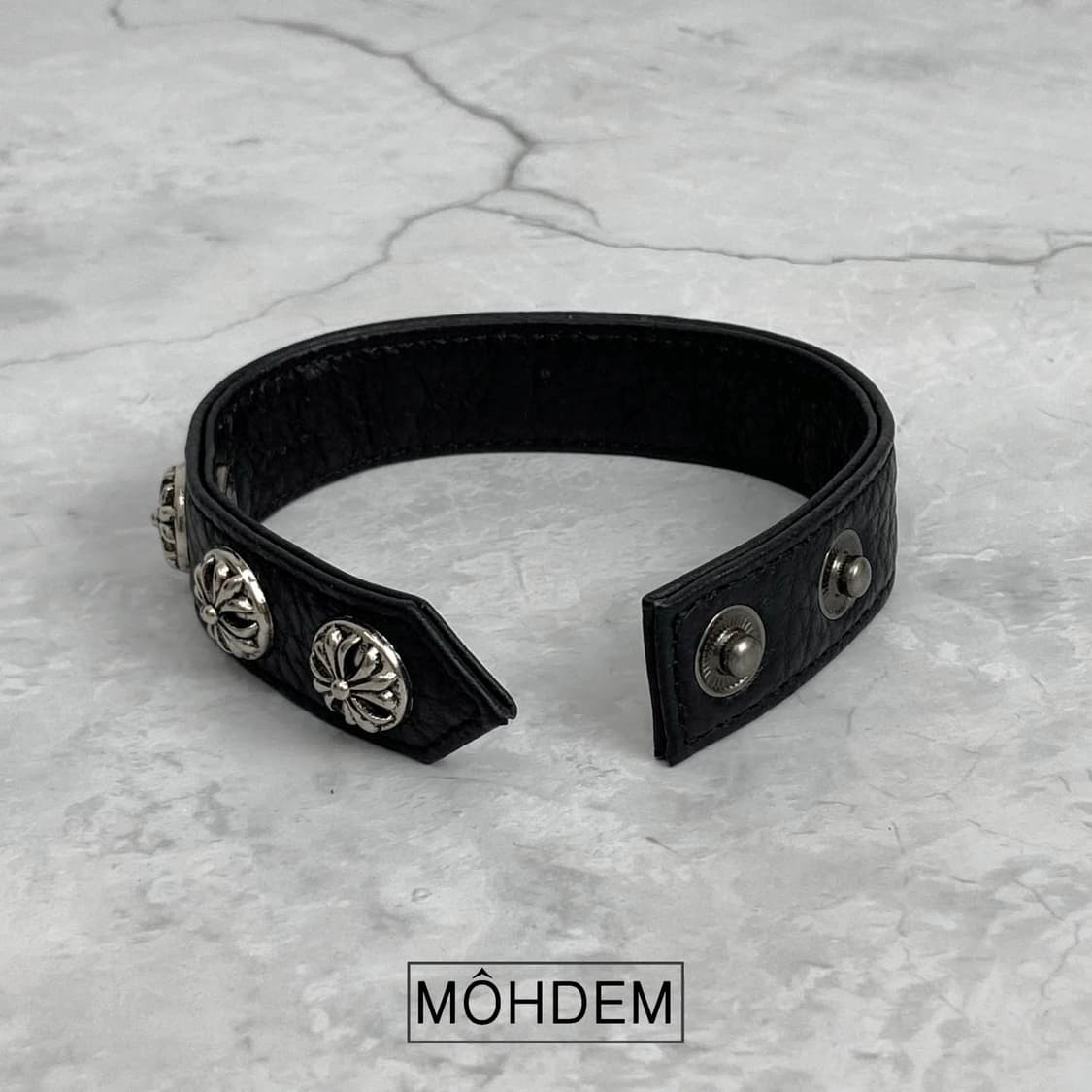 [Unisex] 스터드 가죽 크롬 팔찌 상품이미지2