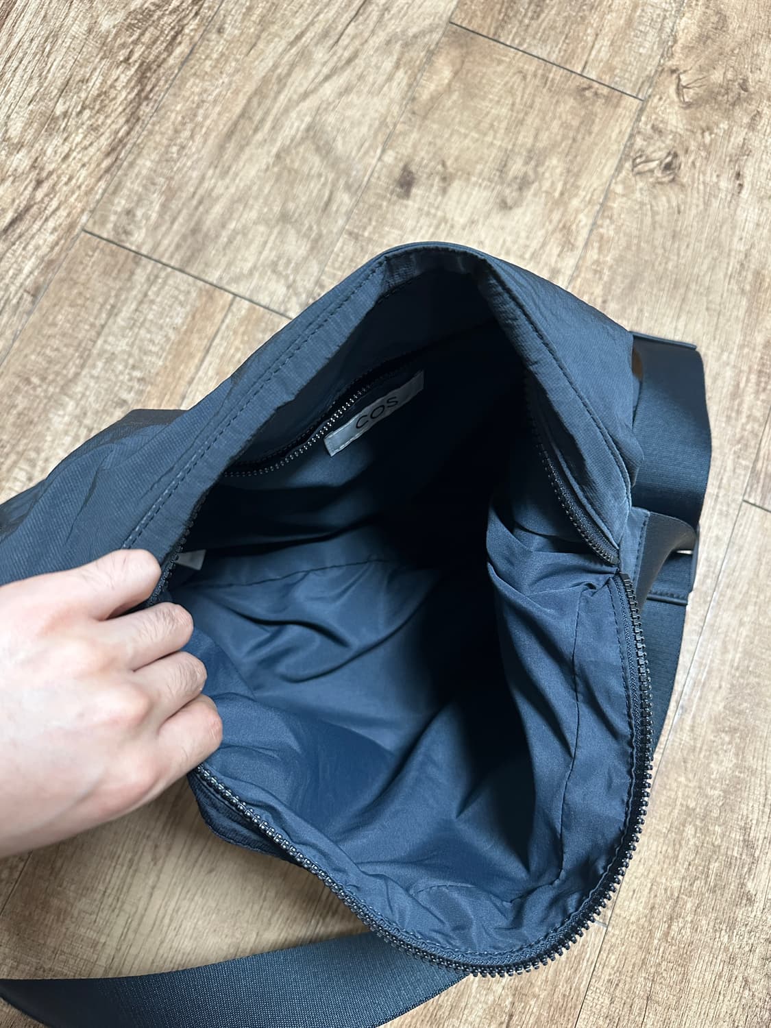 코스 소프트 나일론 메신저백 상품이미지5